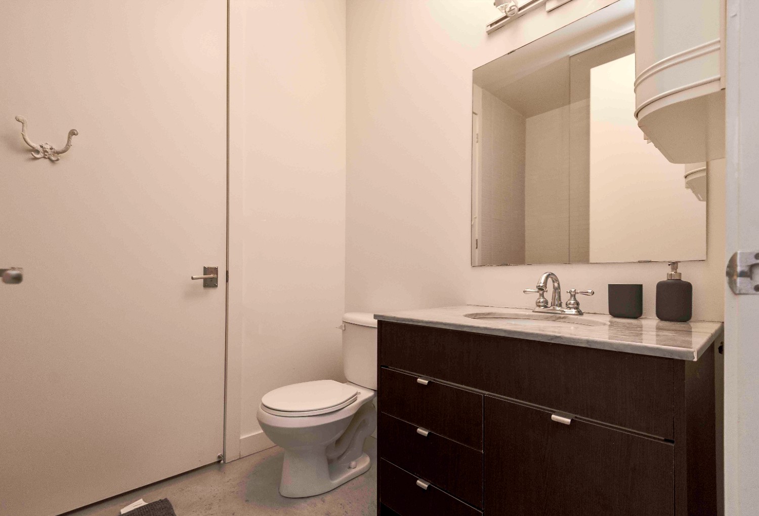 short term furnished rentals toronto downtown Fashion District Bathroom
