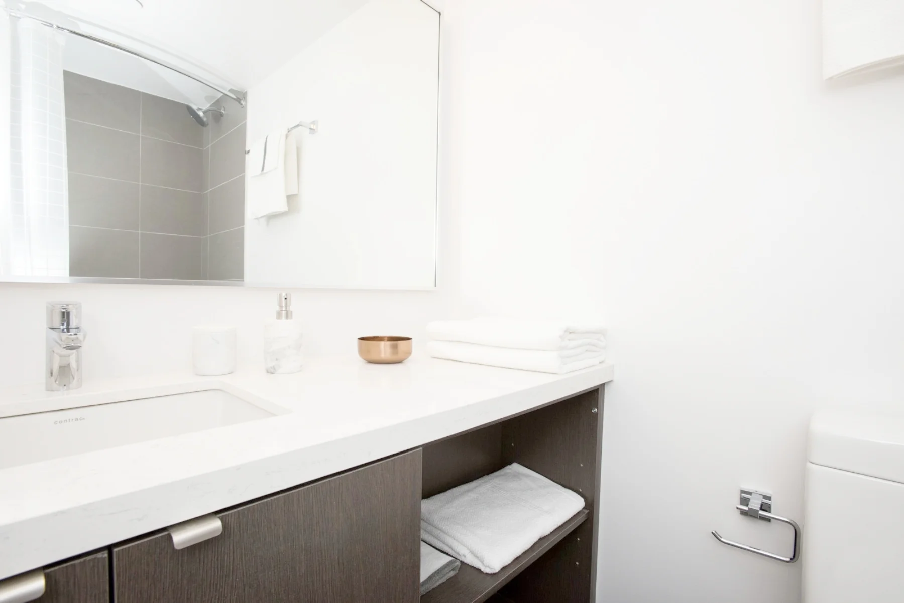 Yorkville Furnished Condo - Bathroom