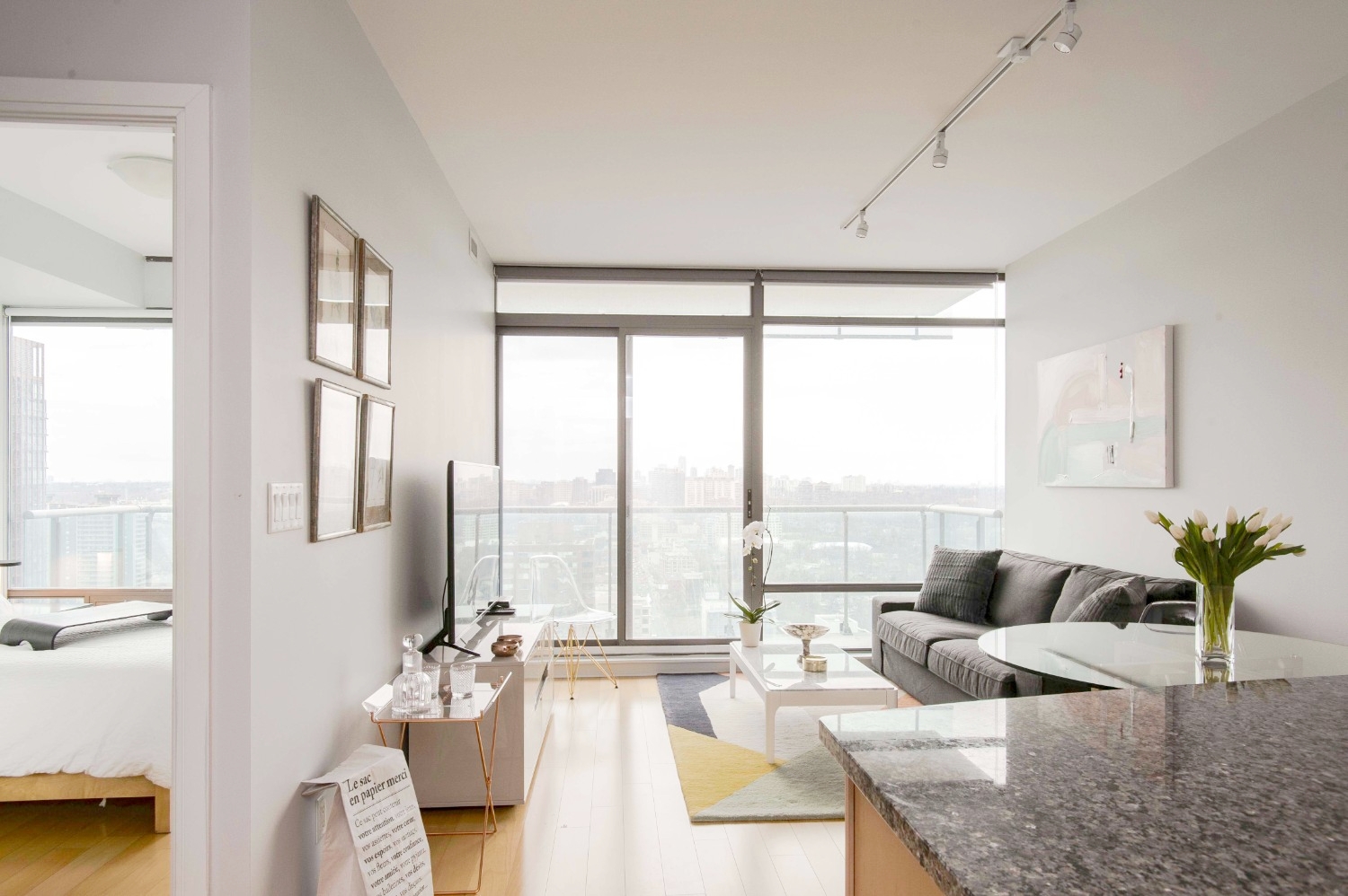 Stunning Yorkville Suite - Living Room