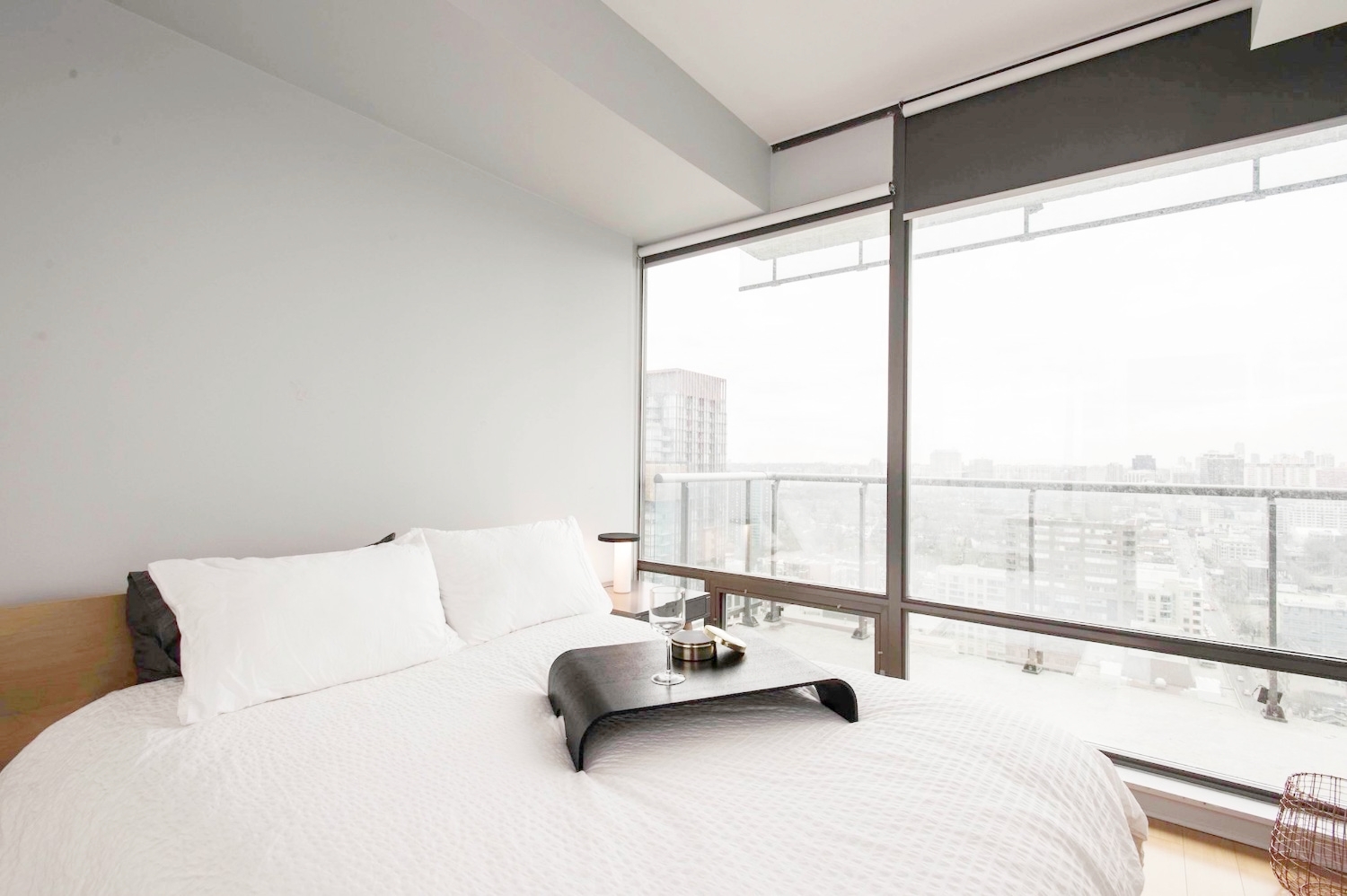 Yorkville Furnished Condo - Bedroom