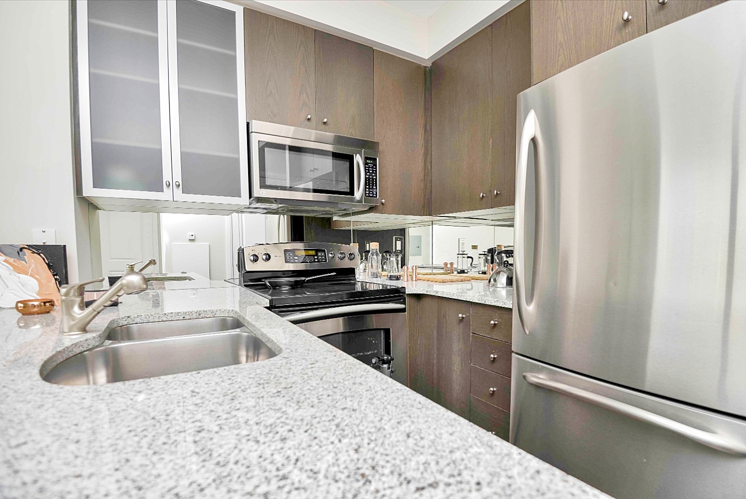Furnished Apartments Toronto Luxury Kitchen