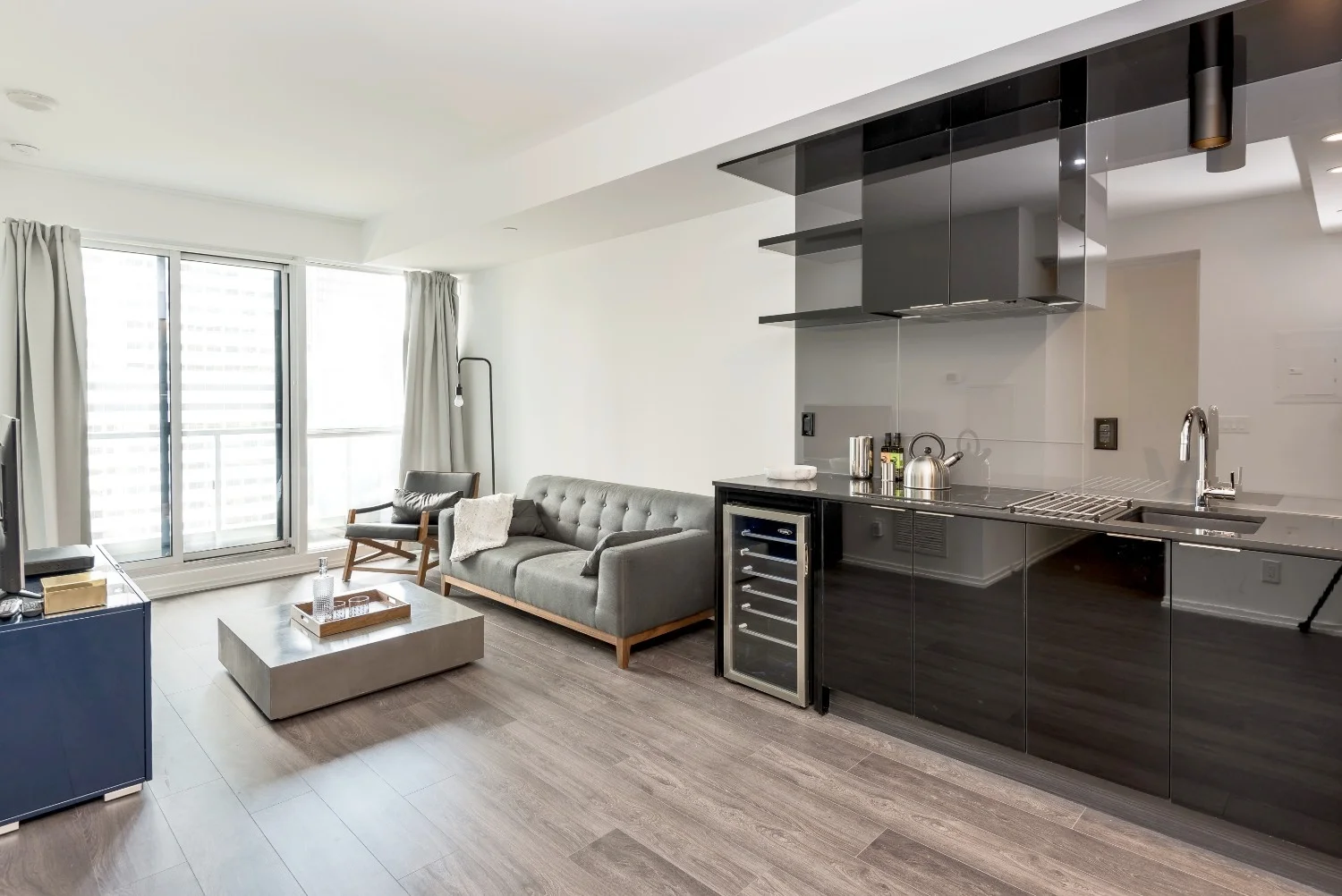 Adelaide Furnished Suite - Kitchen, Hardwood Floors