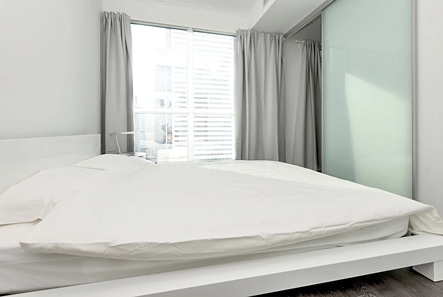 Luxury Furnished Apartment - Queen Size Bed