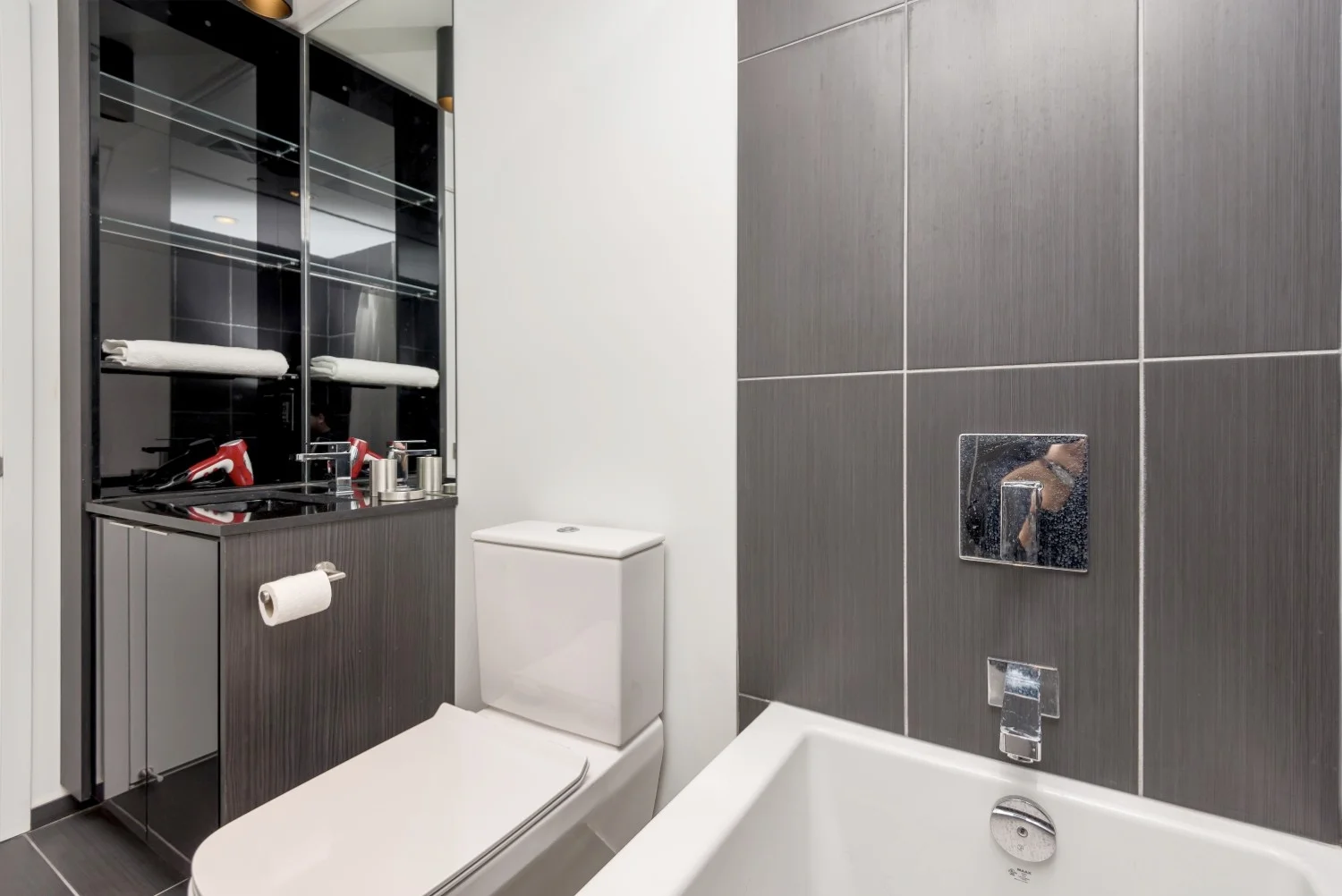 Adelaide Furnished Condo - Bathroom Shower