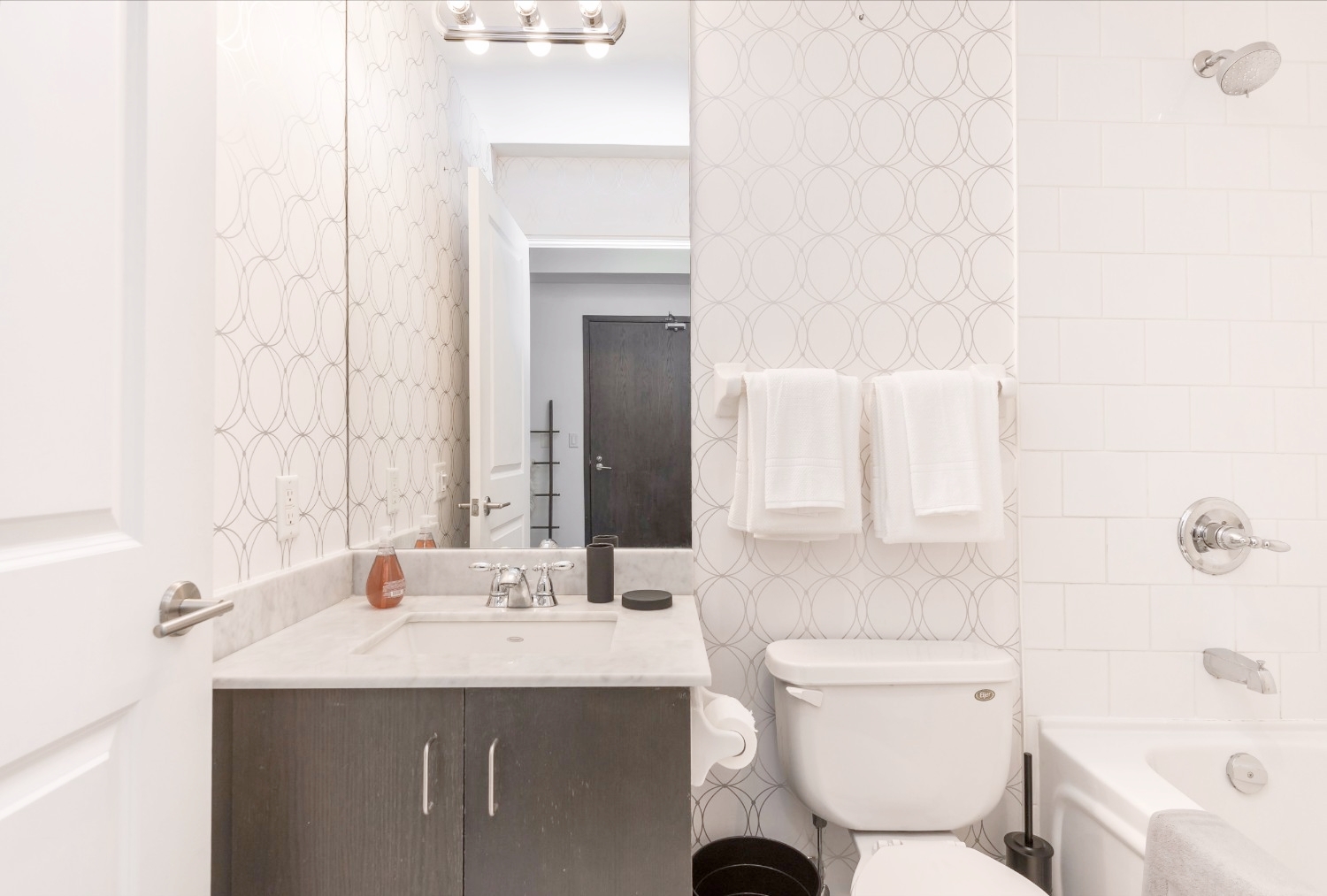 Yorkville Grand Condo - Bathroom, Shower, Bath Tub