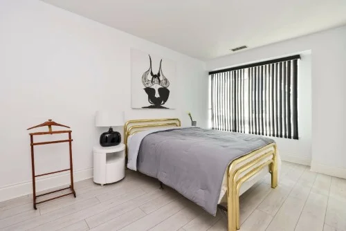 Copy of affordable short term rentals toronto yorkville bedroom