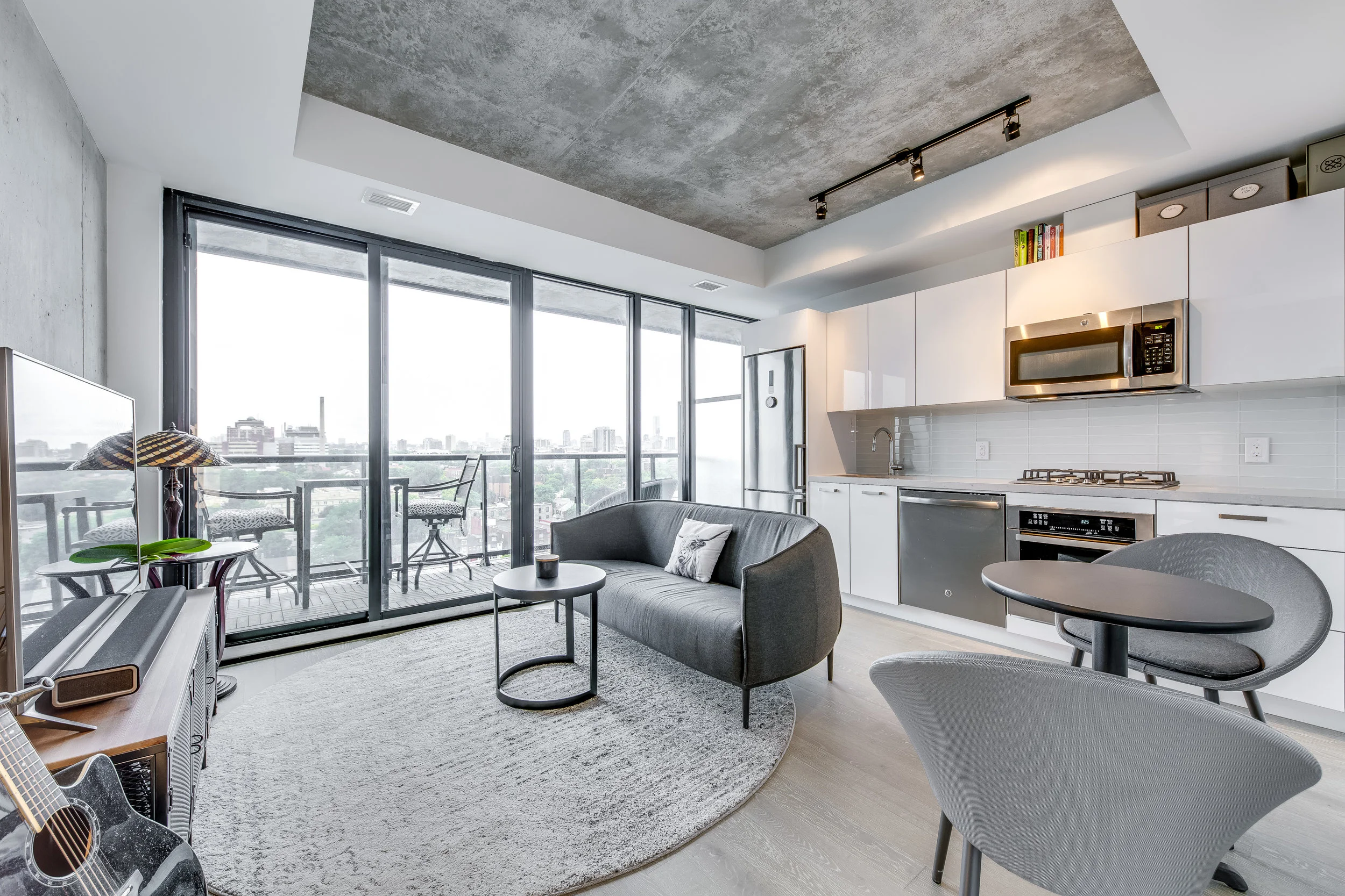 Downtown Toronto Chic Suite — Toronto Boutique Apartments
