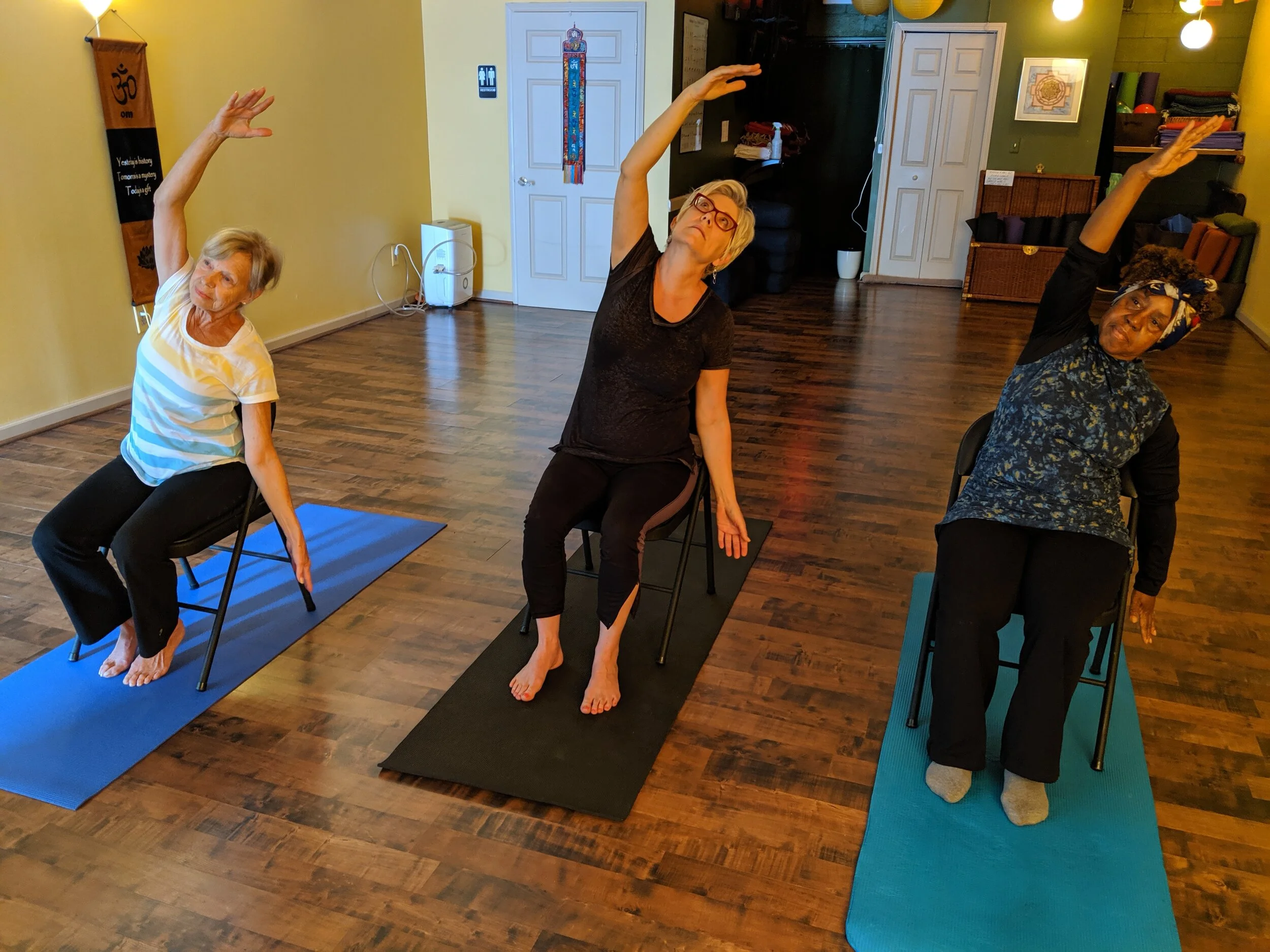 Home Office Chair Yoga (Basic) free online