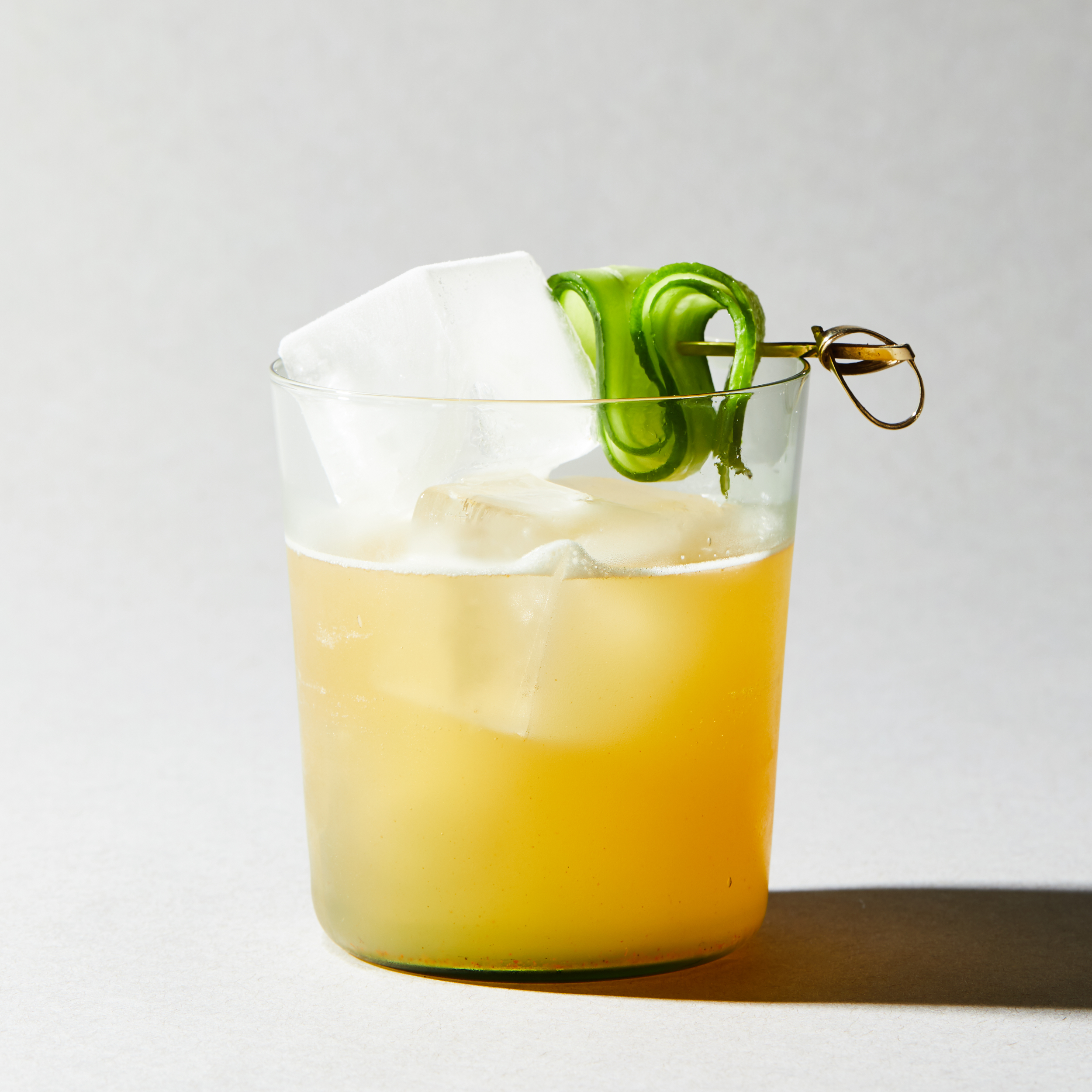 02_MK_Mixers_Cocktails_Cucumber_Margarita_006.jpg