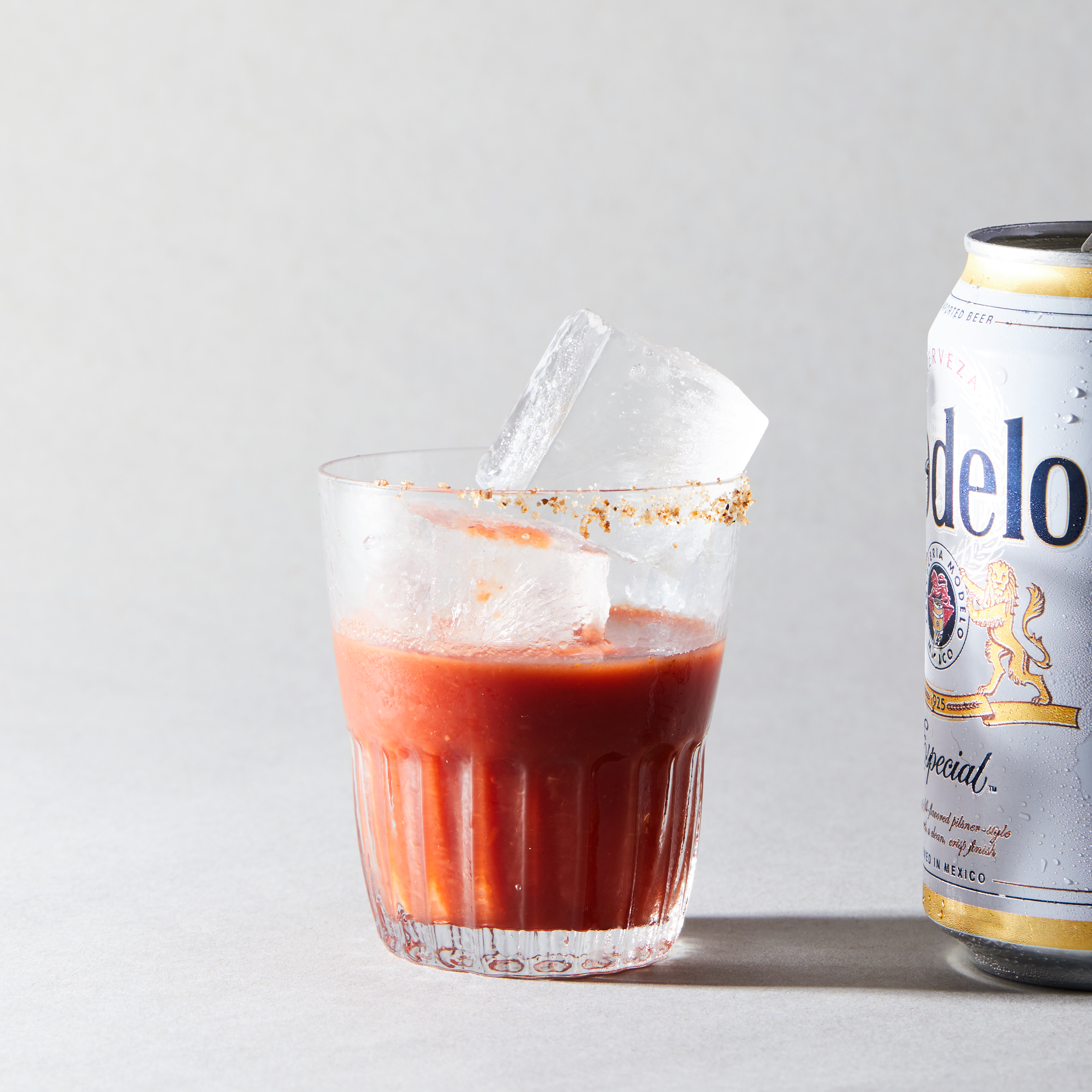 10_Mixers_Cocktails_Michelada_006.jpg