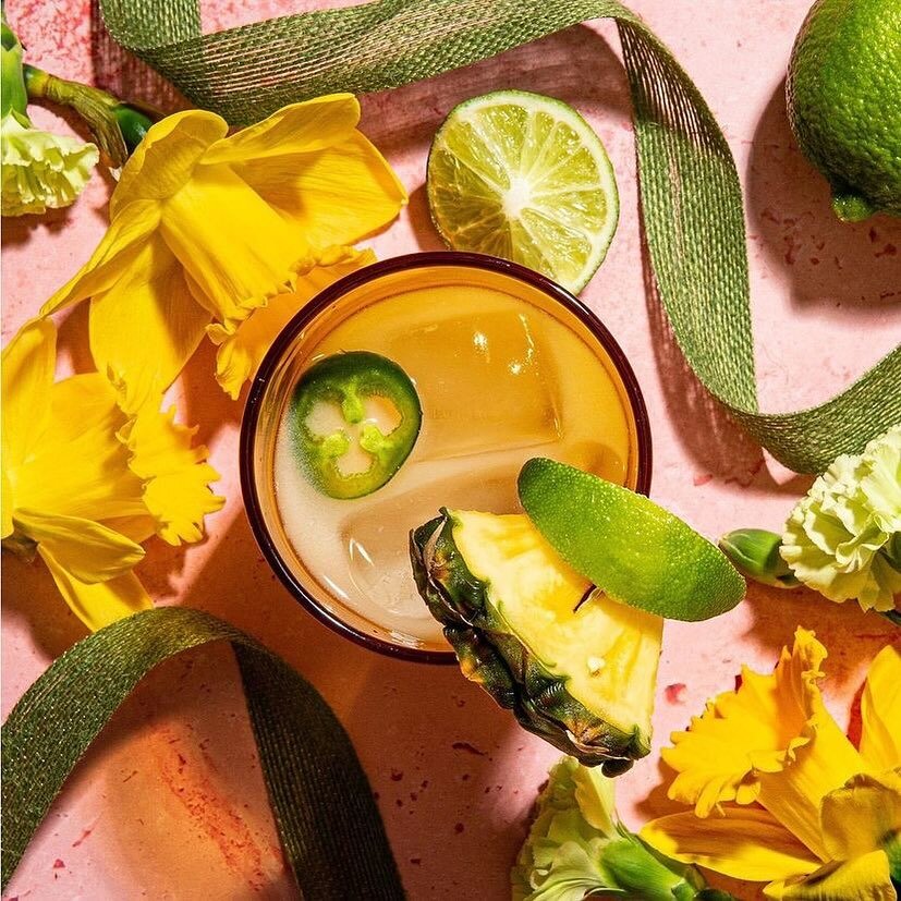 Embrace the sunshine and longer days with this Pineapple Lime cocktail! Tastes fully spring loaded! 🌼🍹

2 oz Morris Kitchen Pineapple Lime
1 oz Aged Rum

Garnish with:
Pineapple
Lime
Jalape&ntilde;o 

(📸: @mouthfoods )