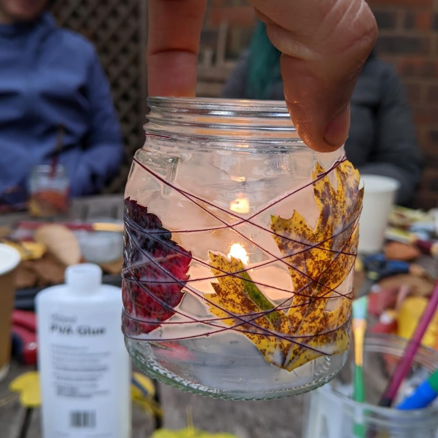 🍁Gorgeous leaves🍁 It&rsquo;s that magical time in autumn when the trees are letting go, gracing us with a beautiful display of warming colours. And for a little while it&rsquo;s like the pavements have been painted in these striking tones. 
It&rsqu