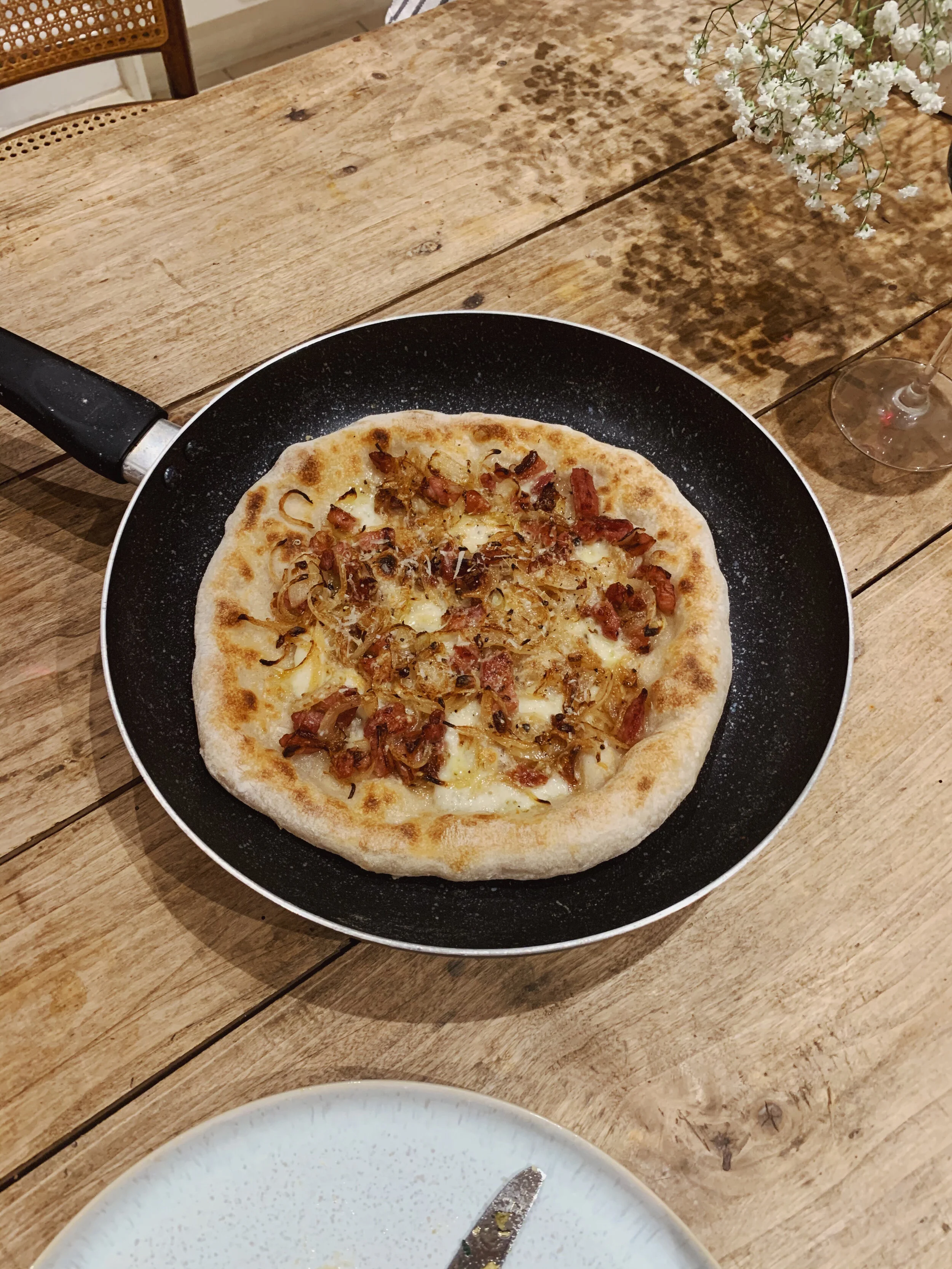 Cooking: Pizza in a pan