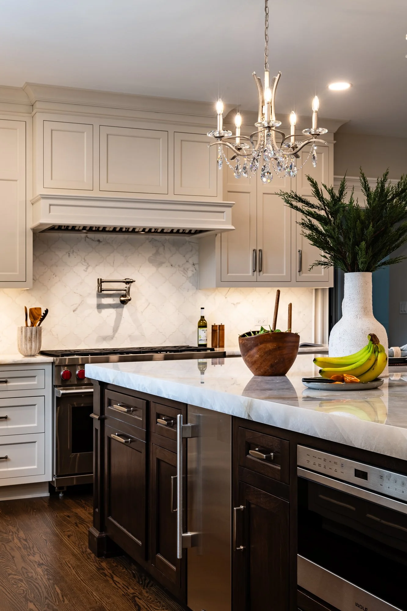 How Designers Select the Perfect Backsplash for a Luxury Kitchen