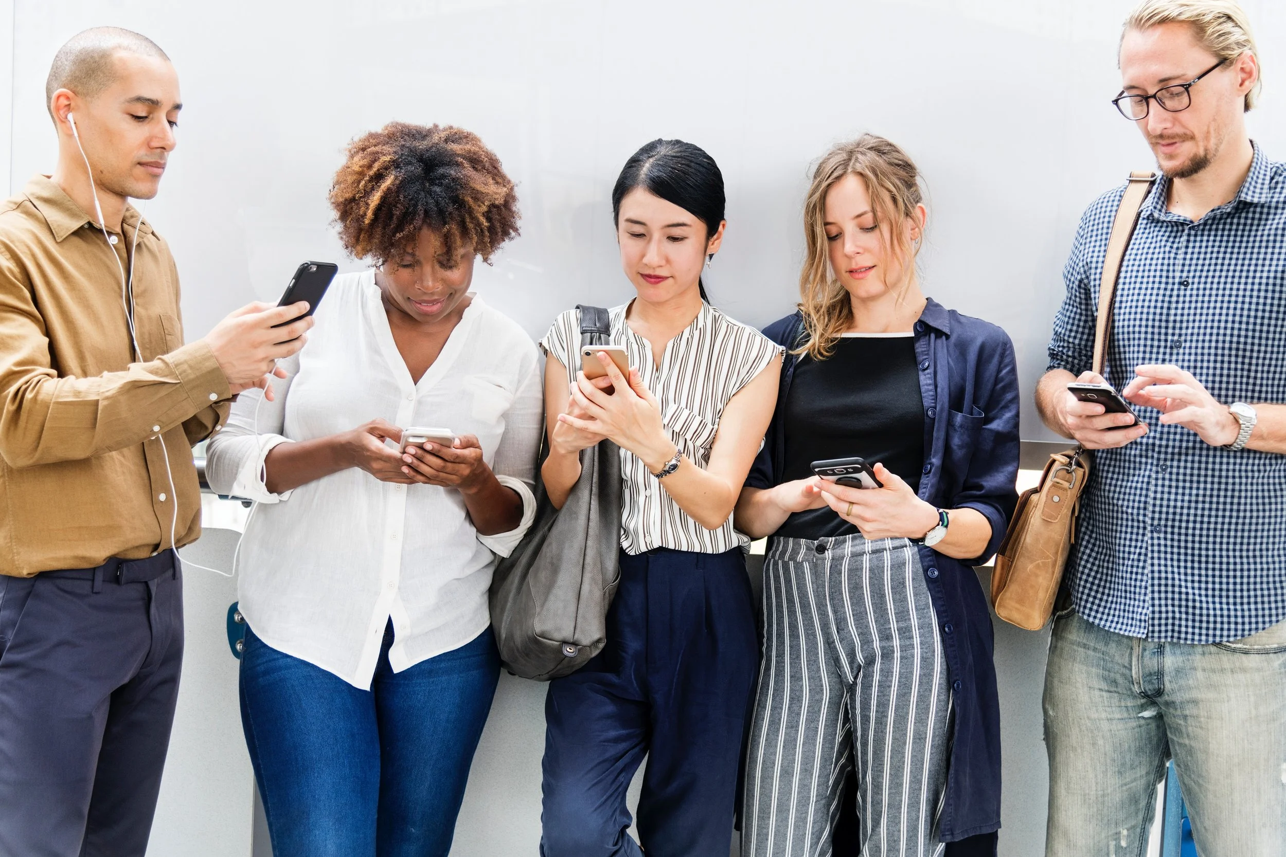 My Therapist Online's 6 top tips for managing the way we use our phones to reduce negative impact on our wellbeing (Professional advice).