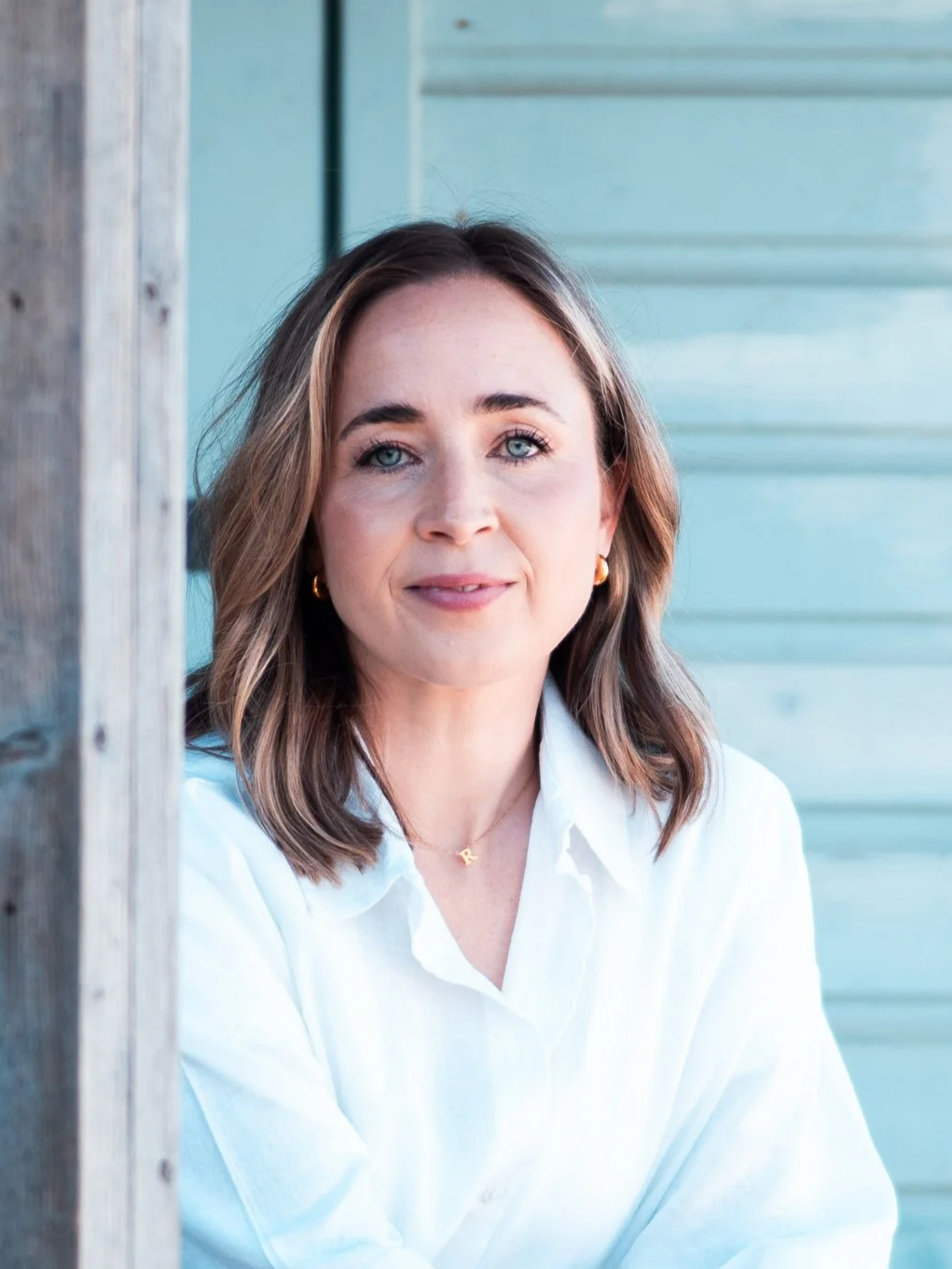 Rachel Kerr-Smith, BABCP-accredited CBT therapist offering online somatic therapy and breathwork