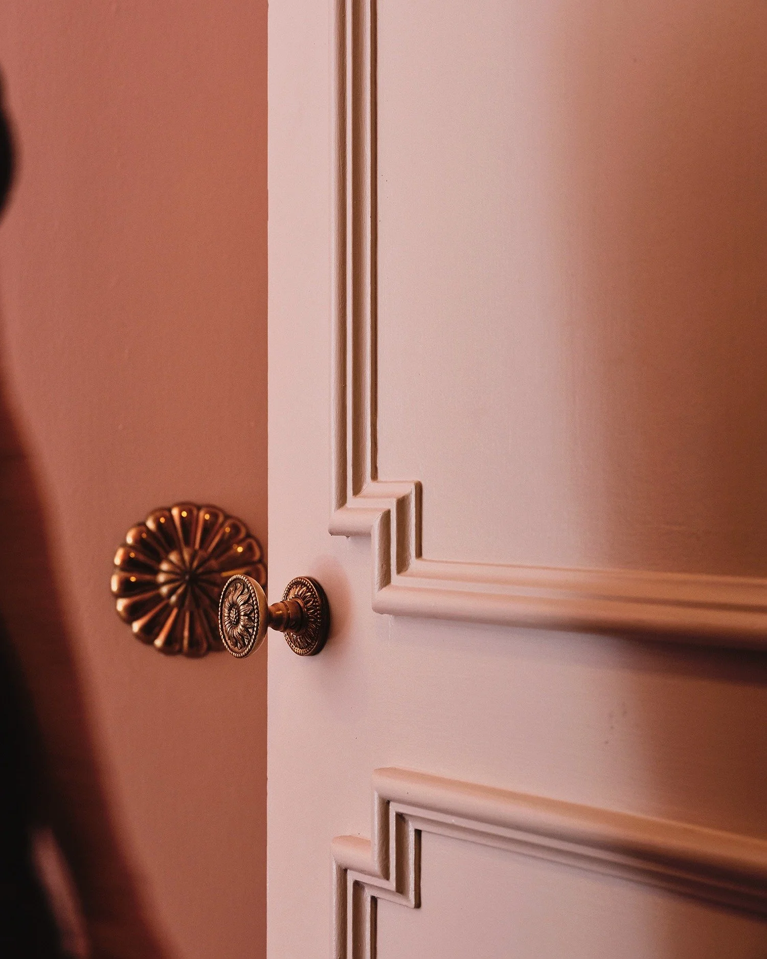Some of the best details in this Upper East Side renovation are the ones that were already there.

We had our general contractor save and restore the extensive Sherle Wagner (@sherlewagnerinternational) doorknobs, hooks, and cabinet hardware from the