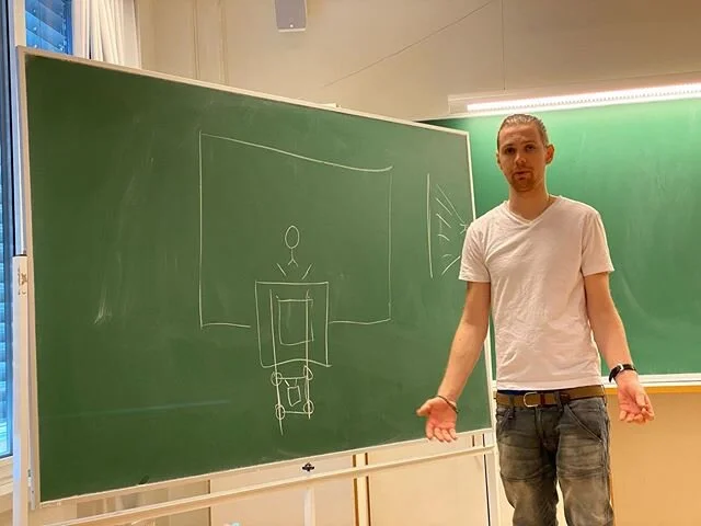 J&oslash;rgen forklarer m&aring;nelandingssekvensen