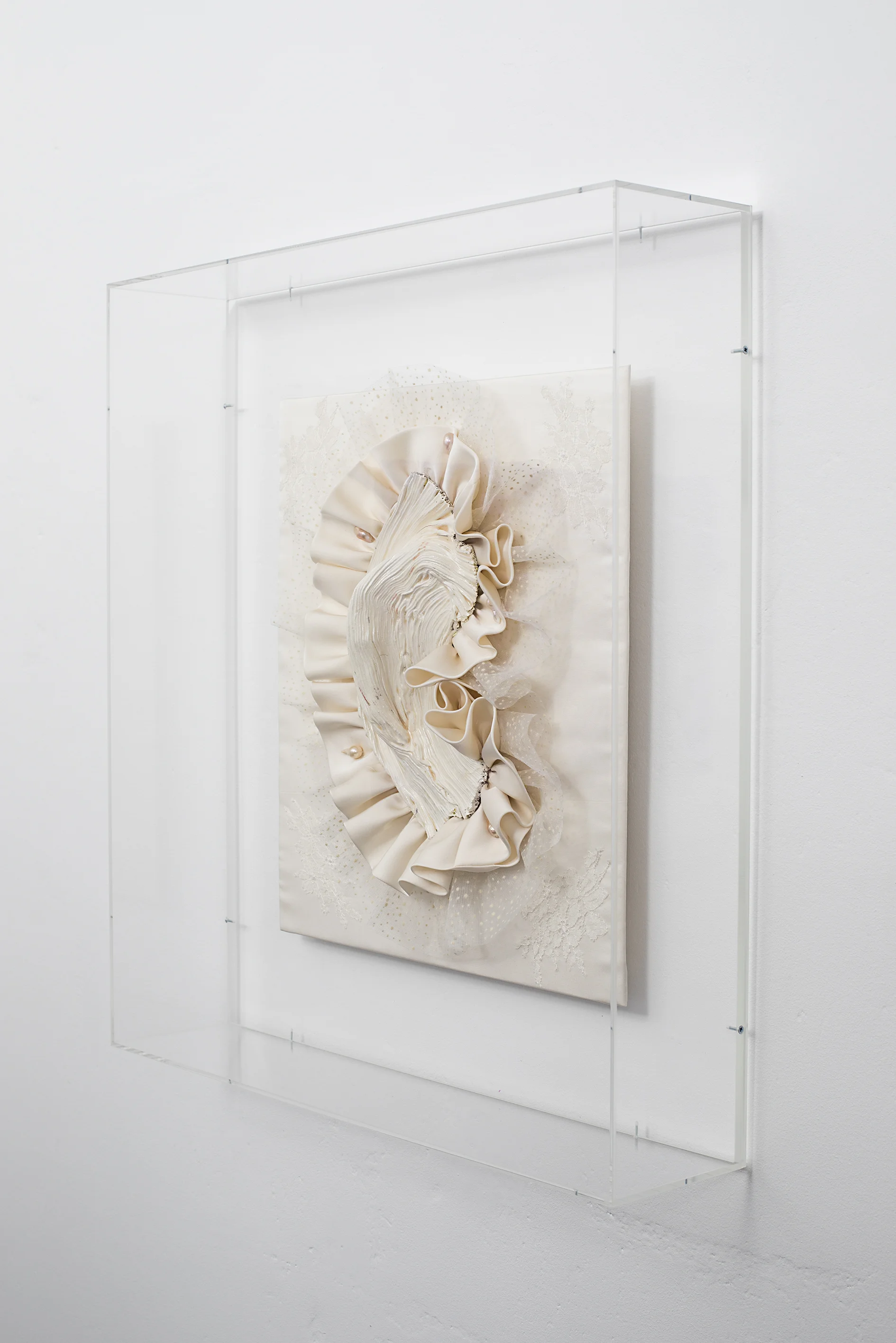 Side detail of Gabriella Loeb, relic, silk satin, lace, baroque pearls, plexiglass 61 x 66 x 14 cm