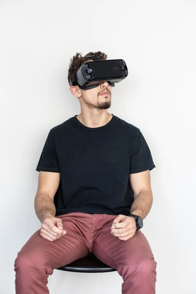 virtual_reality_and_architecture_headset.jpg