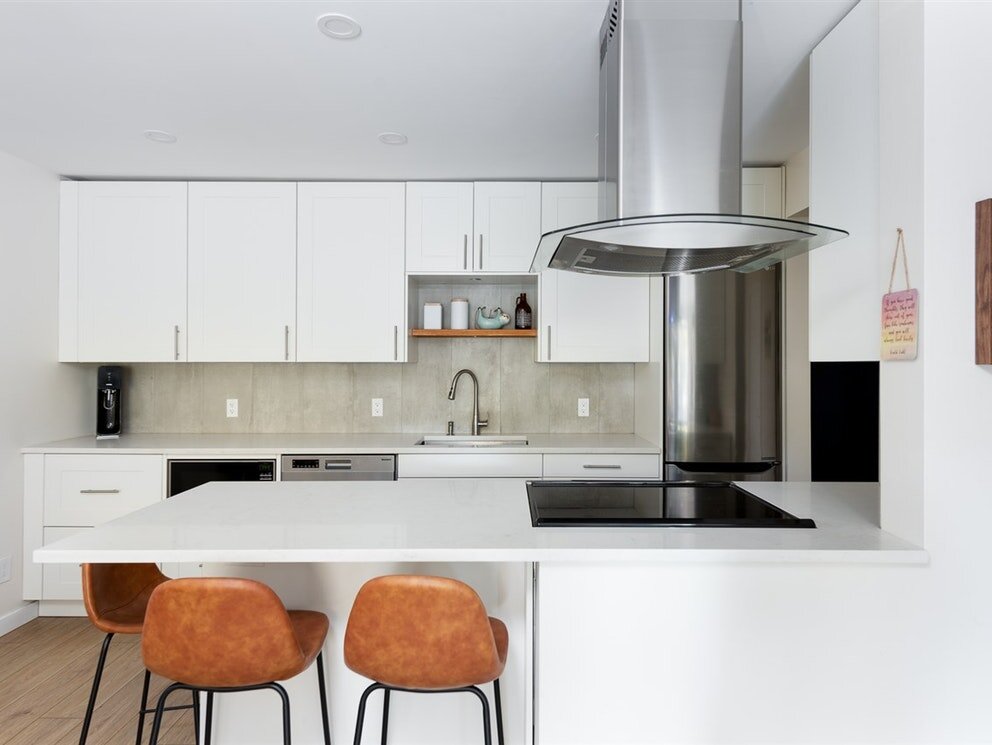 214 kitchen.jpeg