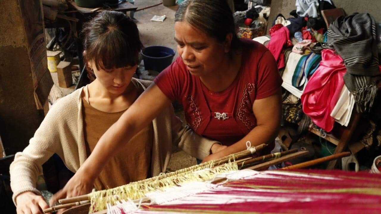 experience traditional weaving from a lady in Mexico