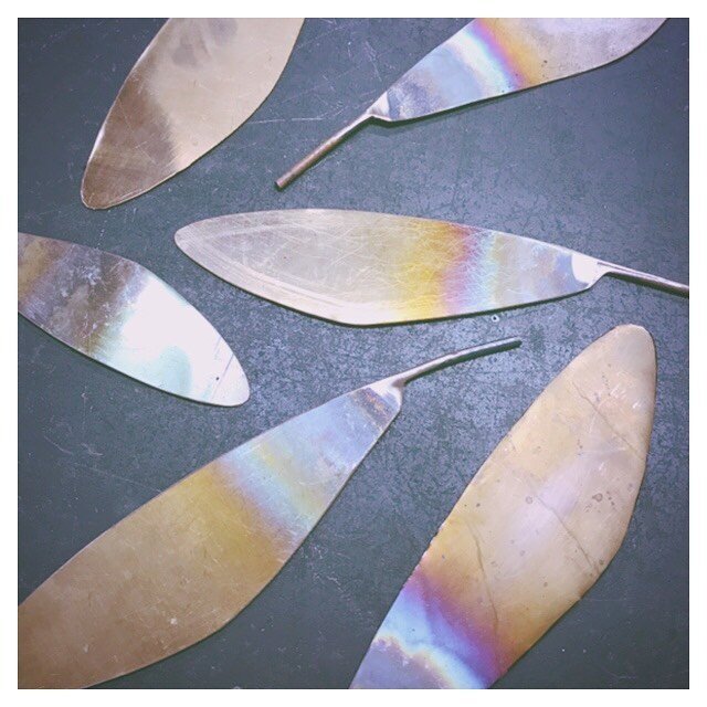 ちょっと新しいの始めてみた
. 
got an idea✨
felt like starting a new project:)
. 
#copper #metalart #metal #art #feather #welding ##sculpture #アート t0.8