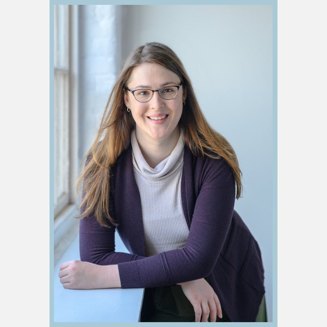 This is one of my favorite places in the studio to pose people.  And this pose almost always selected as a client favorite. 
Don't know how to pose for a portrait?  Most people don't.
It's my job to show you!! 😊 

#EasthamptonMAPortraitPhotographer
