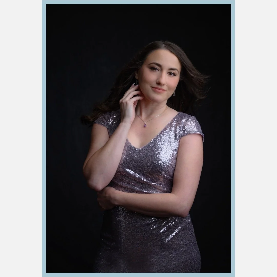 Confidence Is a Gift
One of the best gifts you can give someone.

A portrait session can shift how someone sees themselves.

Give the gift of confidence, beauty, and being truly seen.

Holiday Gift Cards ($300) available now. If purchased between now