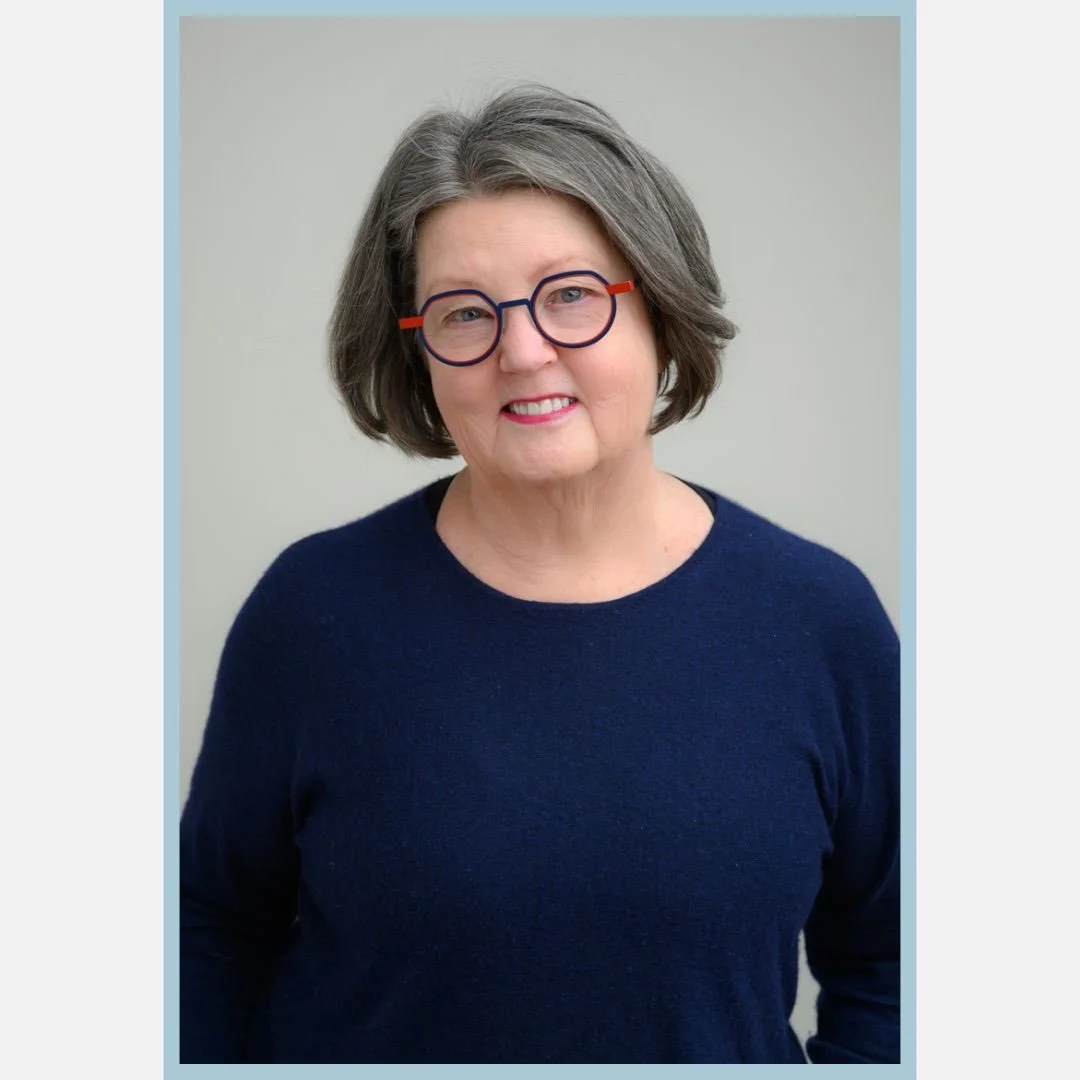 One of the biggest myths about headshots is that they&rsquo;re about posing.
They&rsquo;re actually about ease. When the body softens, the image does too.

#EasthamptonMAPortraitPhotographer
#EasthamptonMAHeadshotPhotographer
#EasthamptonMABrandingPh