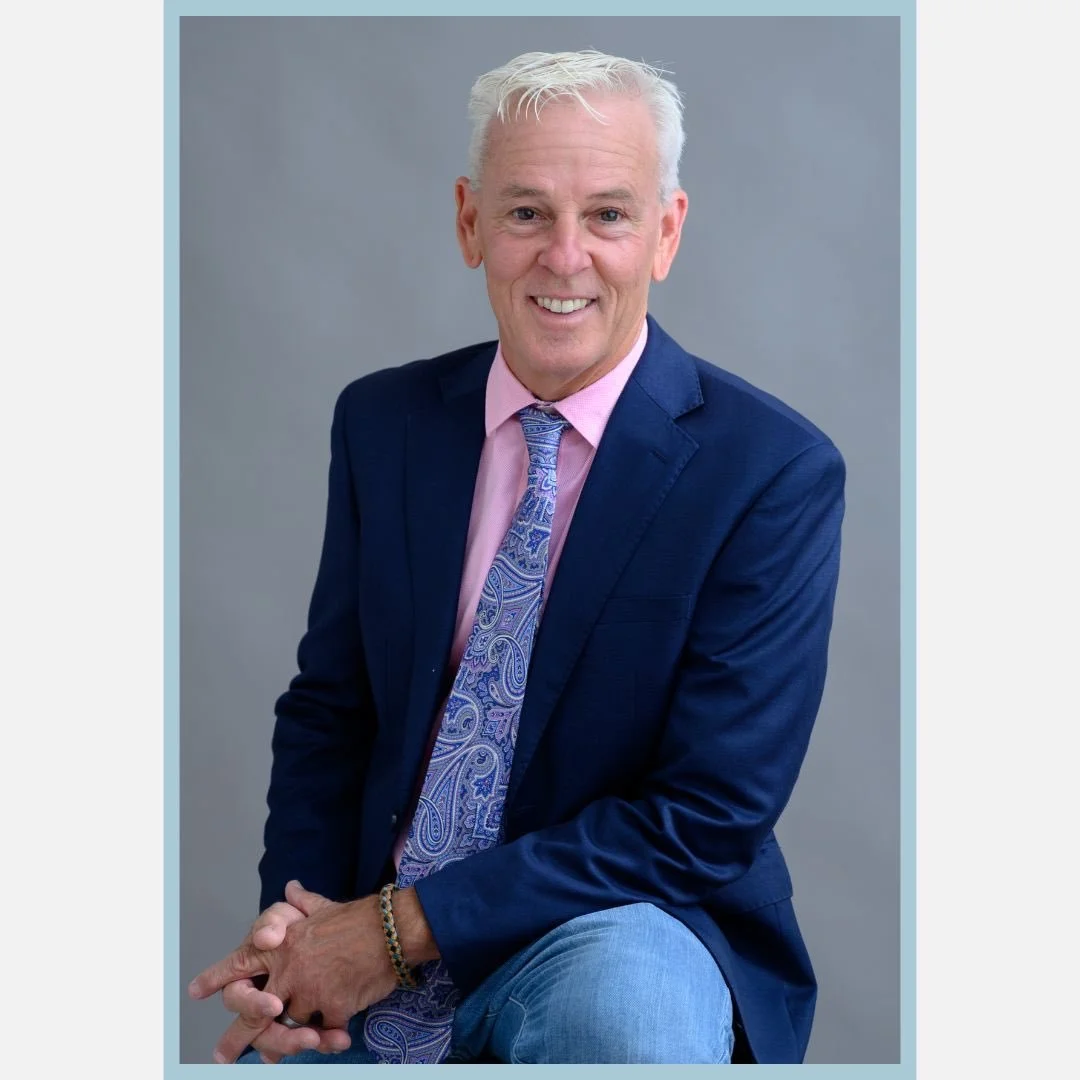 Professional doesn&rsquo;t have to mean stiff.
The most compelling images feel human. 

#EasthamptonMAPortraitPhotographer
#EasthamptonMAHeadshotPhotographer
#EasthamptonMABrandingPhotographer
#EasthamptonMACorporatePortraitPhotographer
#DanielleTait