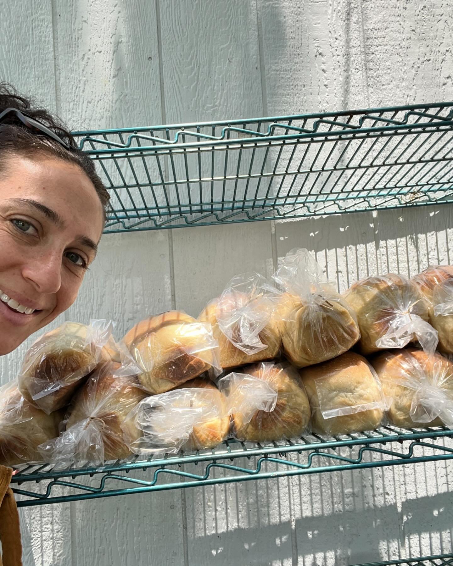 Hi 👋 just peeking in to say Happy Friday from me and some of your bread ☺️🍞
.
.
.
#sourdoughbread #sourdough #asimplerplace #greengrocer #onlinefarmersmarket