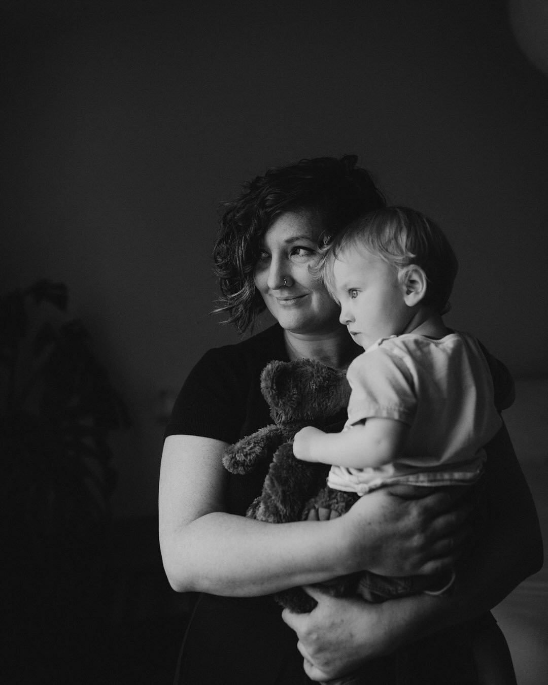 So special capturing a few frames of my dear friends and their beautiful boy hanging at home. Very lucky to know them ❤️