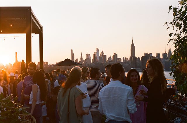 We&rsquo;re hosting local events this summer in NYC, LA, SF, and other select cities. Stay tuned to email for details on dinners, happy hours, and fully-programmed experiences!
.
pictured: summit sunset pool party at @williamsburghotel