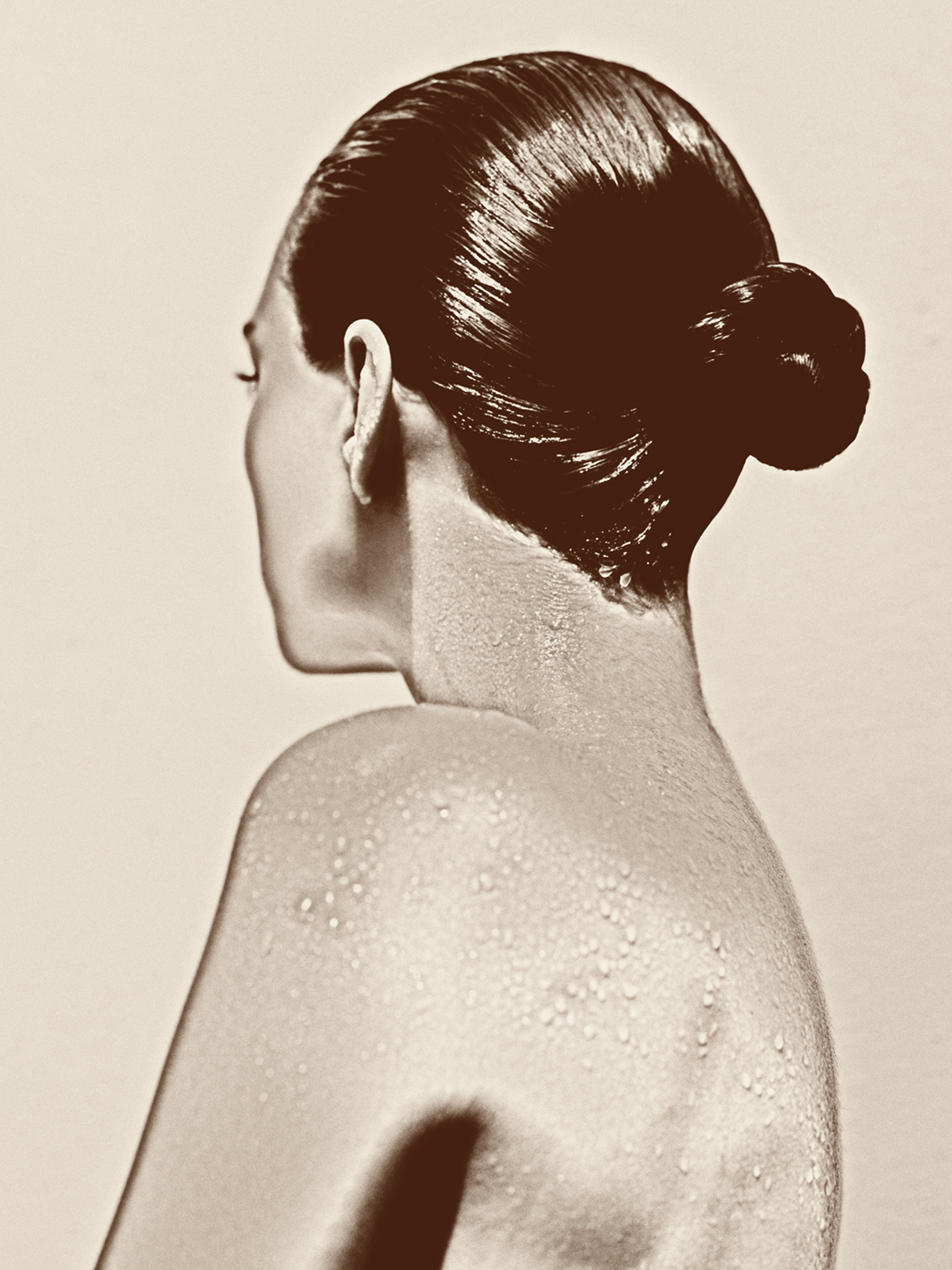 emily ratajkowski, water beauty, solarized