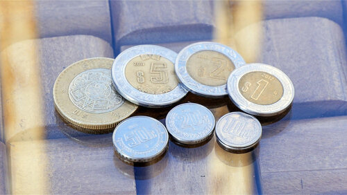 Mexican pesos in coin form can be confusing to foreigners, especially visitors from the US. Your “pocket change” can add up fast if you have a lot of ten-peso coins.