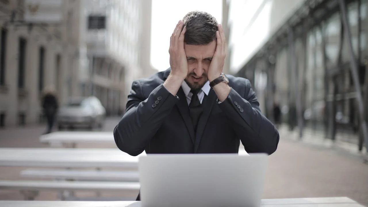 Penyebab Quarter-Life Crisis Sering Terasa Berat
