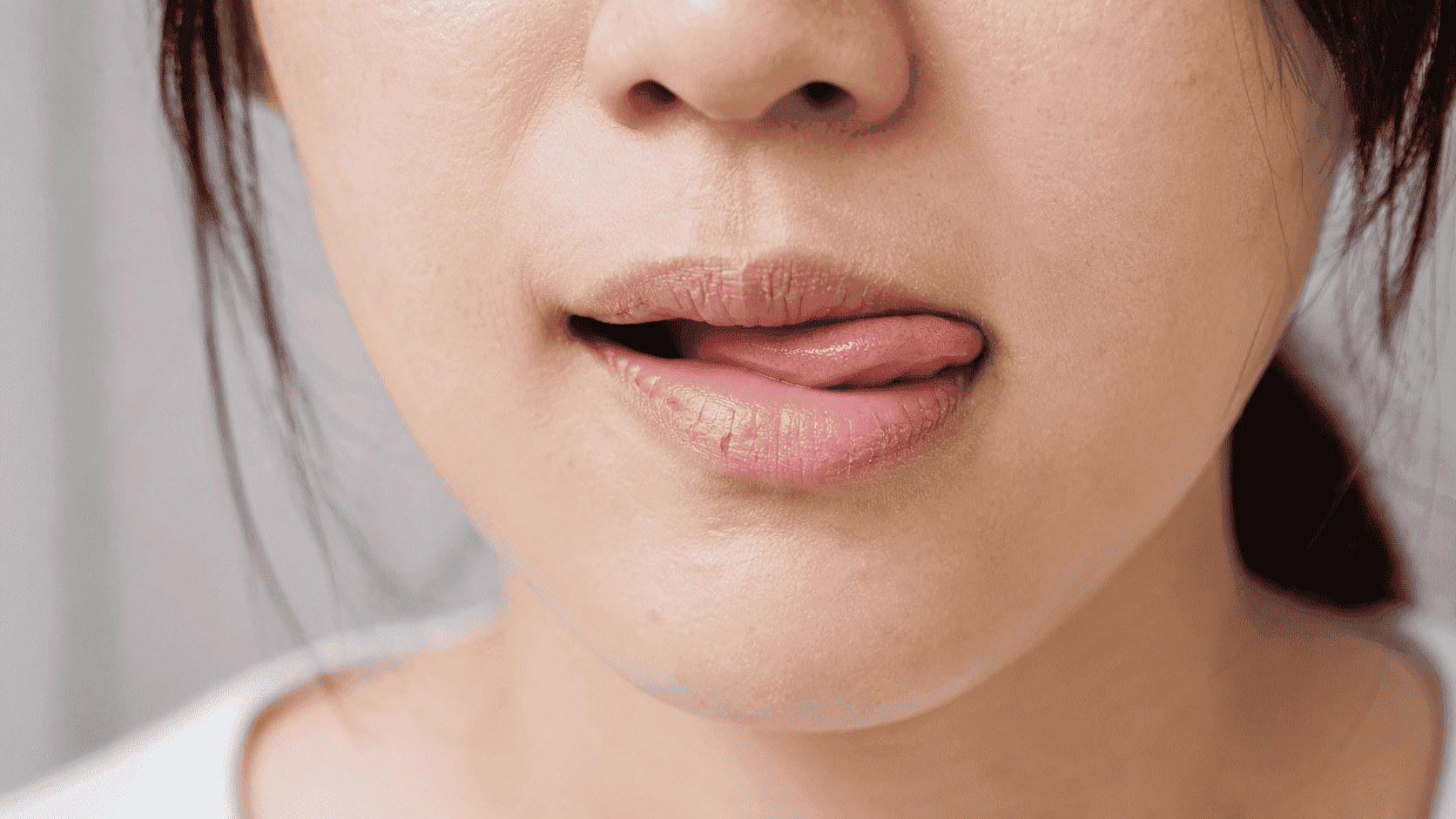 Sering Menjilat Bibir Justru Bikin Makin Kering