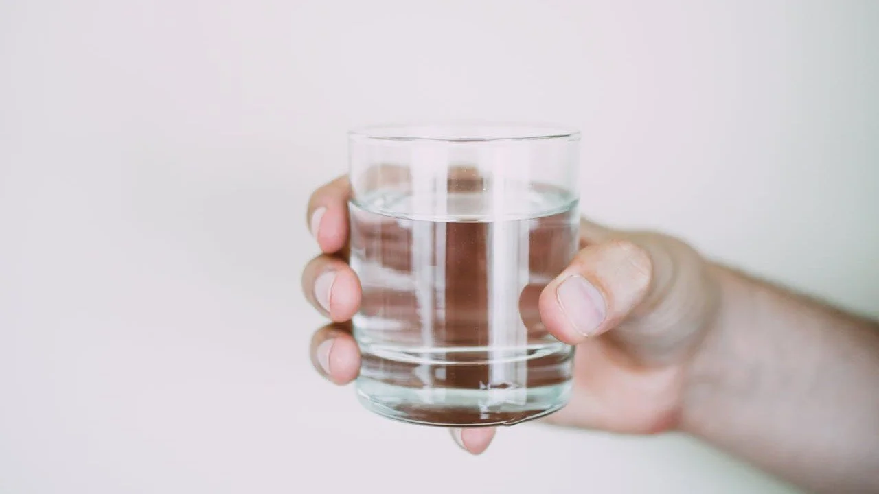 Kenapa Kurang Minum Bisa Bikin Tubuh Lemas?