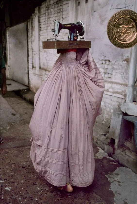 Photo by Steve McCurry of a woman in Peshawar, Pakistan