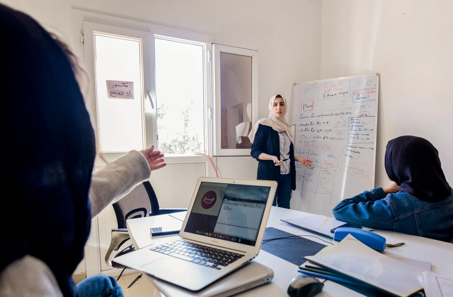 Fatima Nasser in a Yummy! app brainstorming session. UNDP Libya/Malek Elmaghrebi.