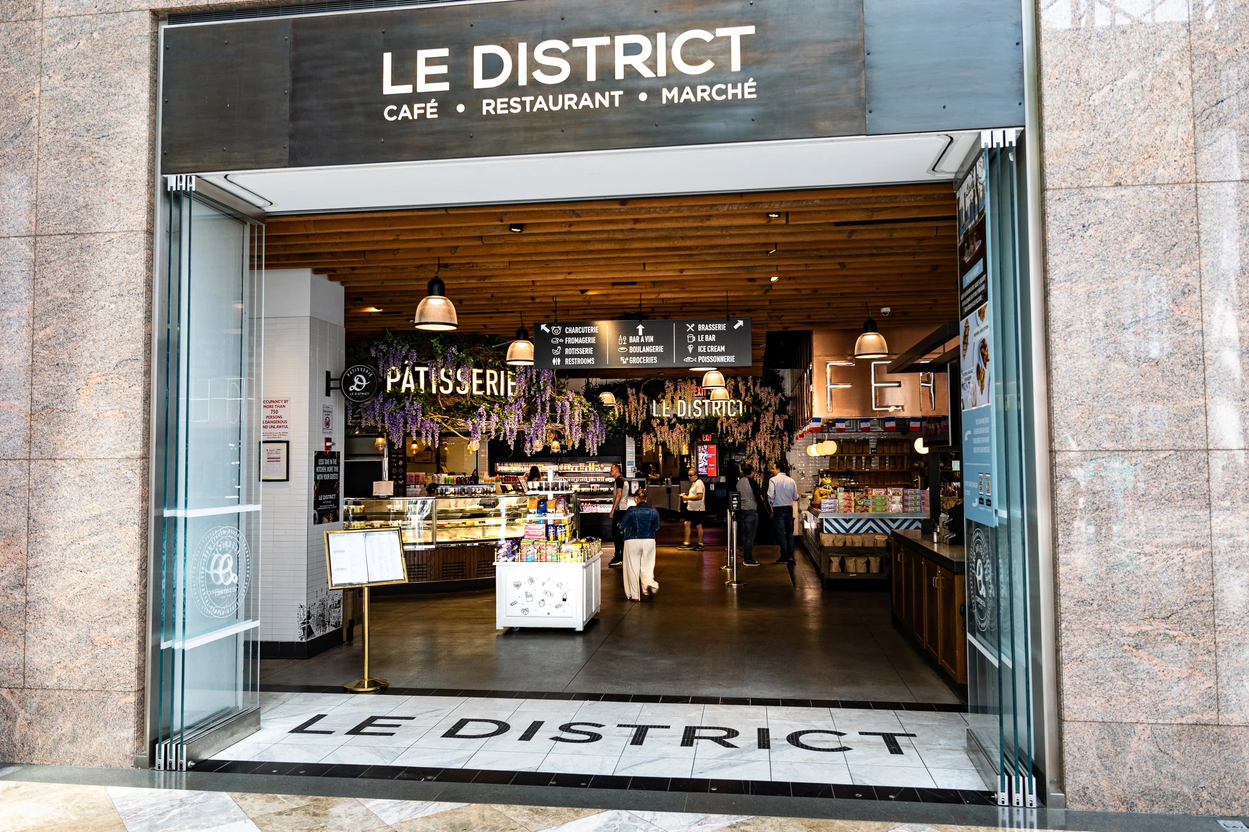 Market & Restaurant in Battery Park | Le District