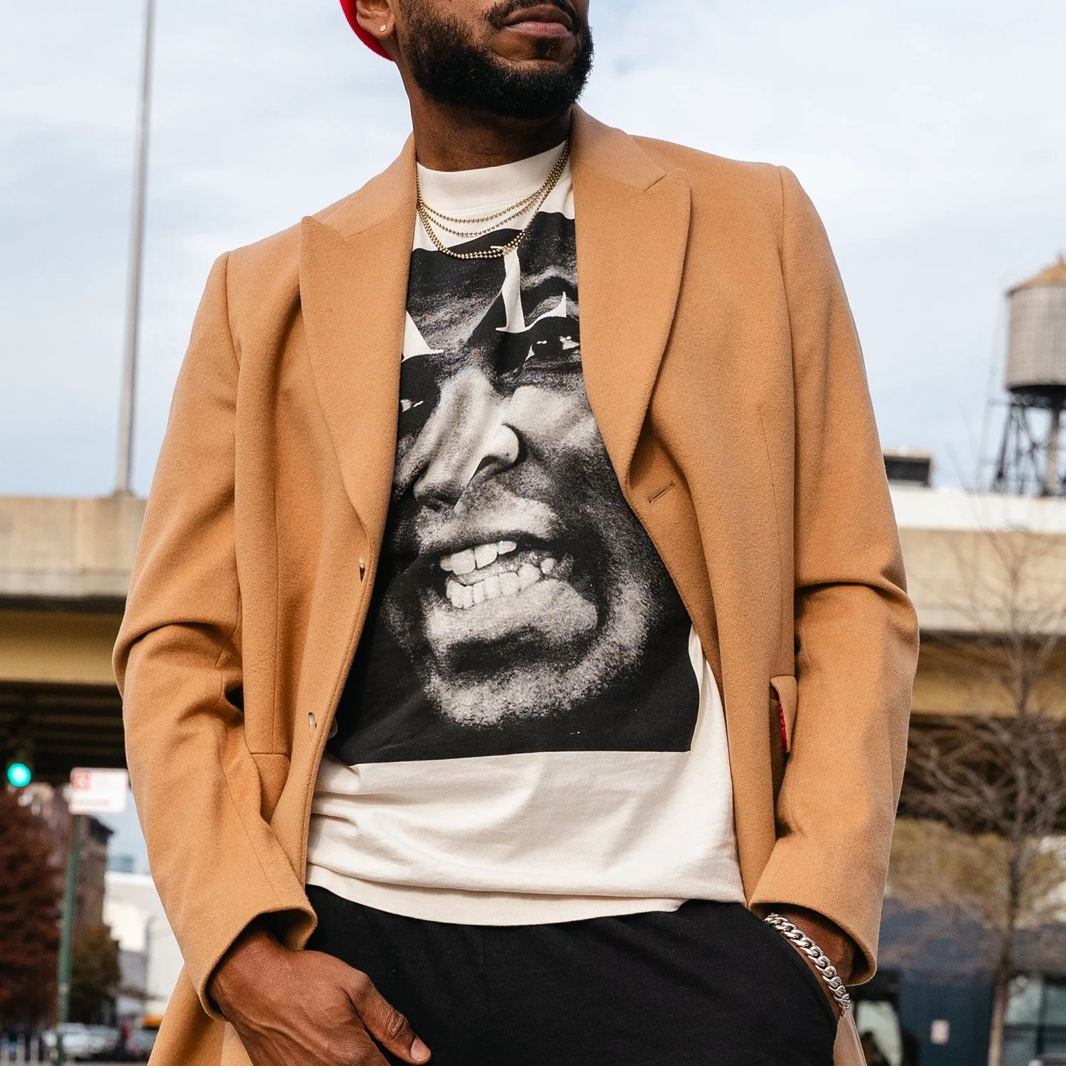 Model: 6'2, 196lb. Wearing: ALI (L)