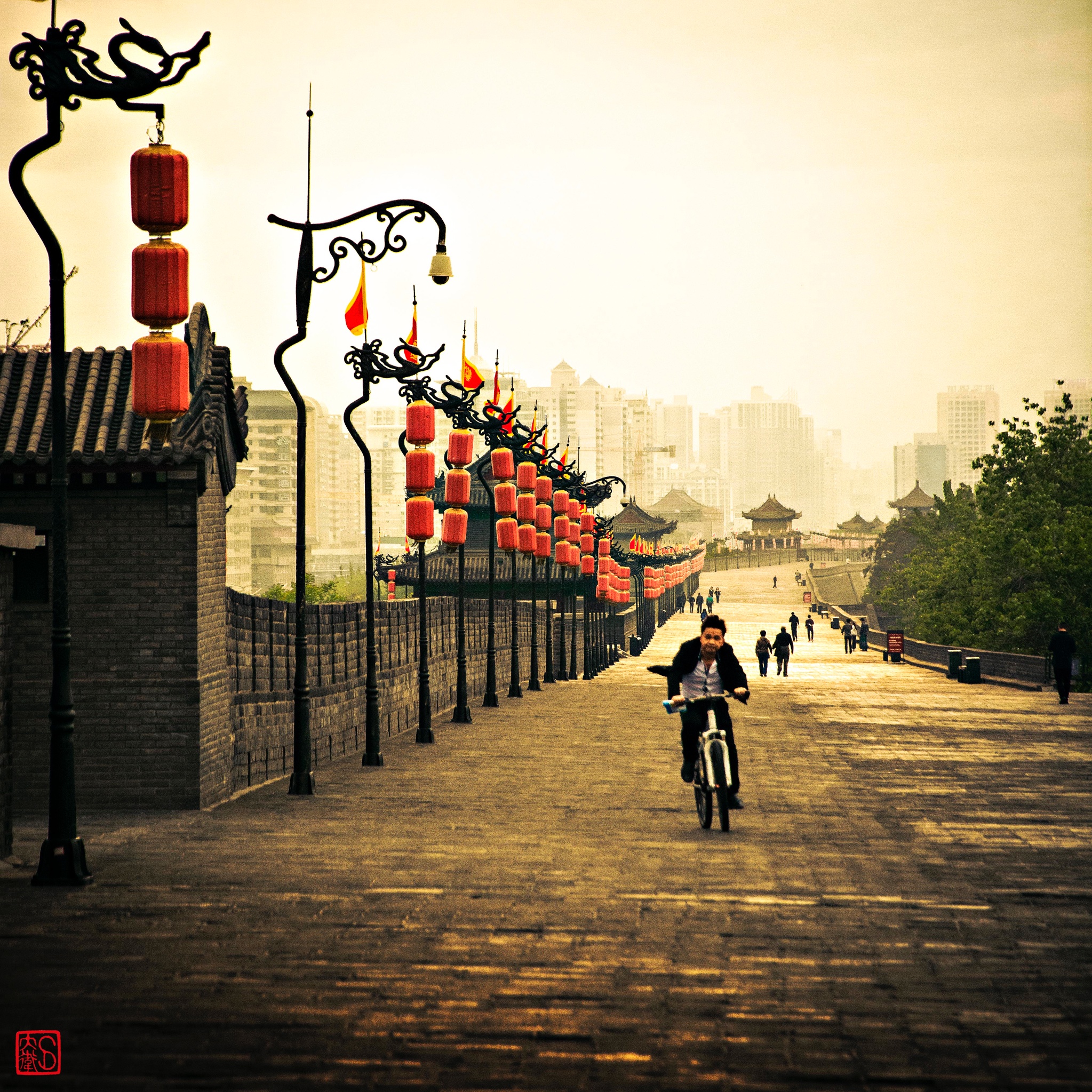 Cyclist on the wall.jpg