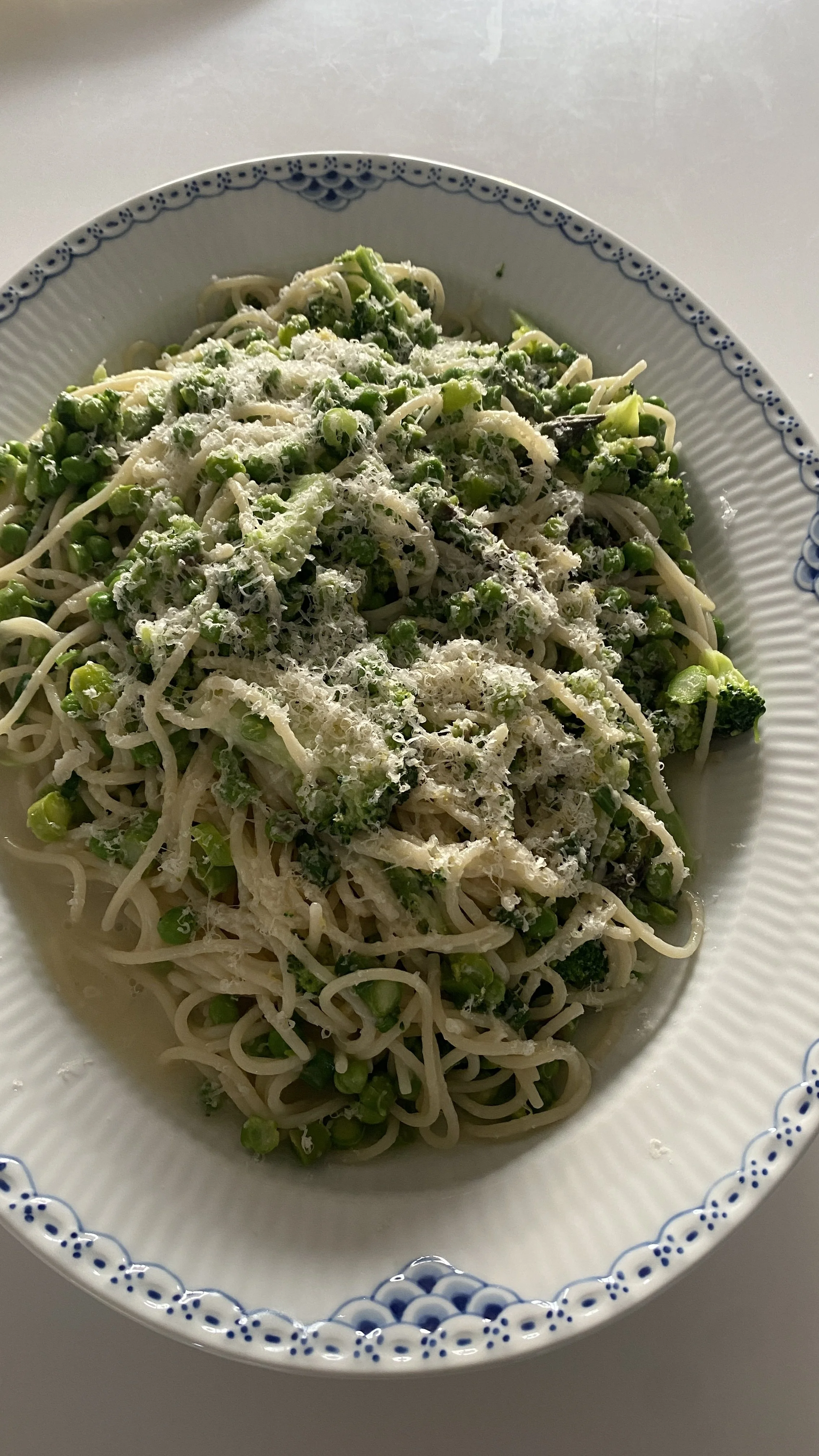 Forårs pasta med masser af grønt og parmesan