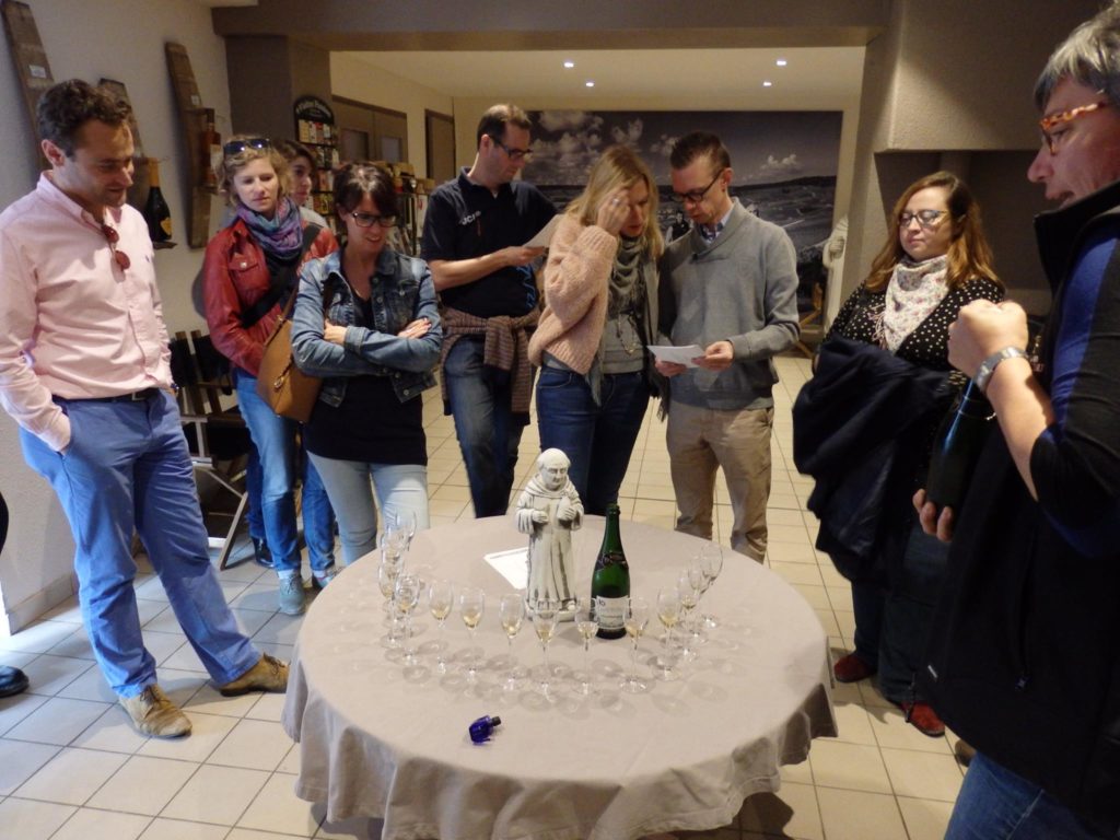 Proeven van enkele excellente champagnes bij Vadin-Plateau, onder het alziend oog van monnik Dom Pérignon. 