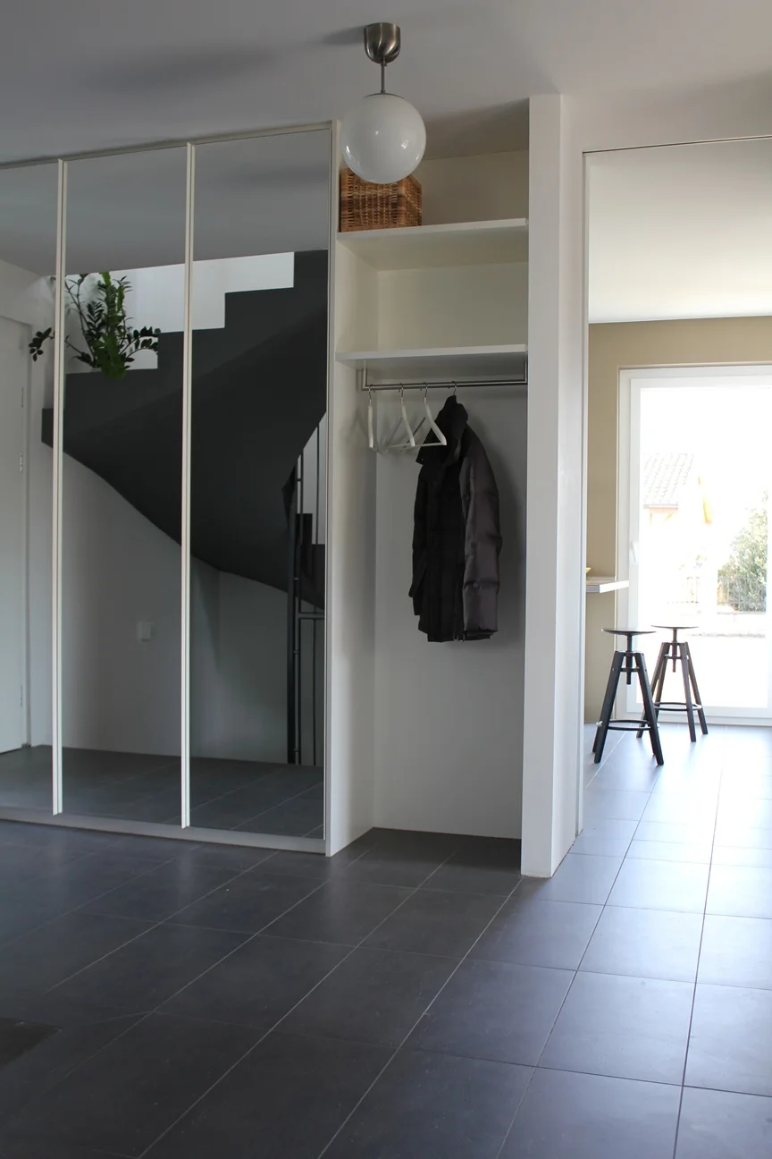 Spiegelschrank Garderobe.JPG