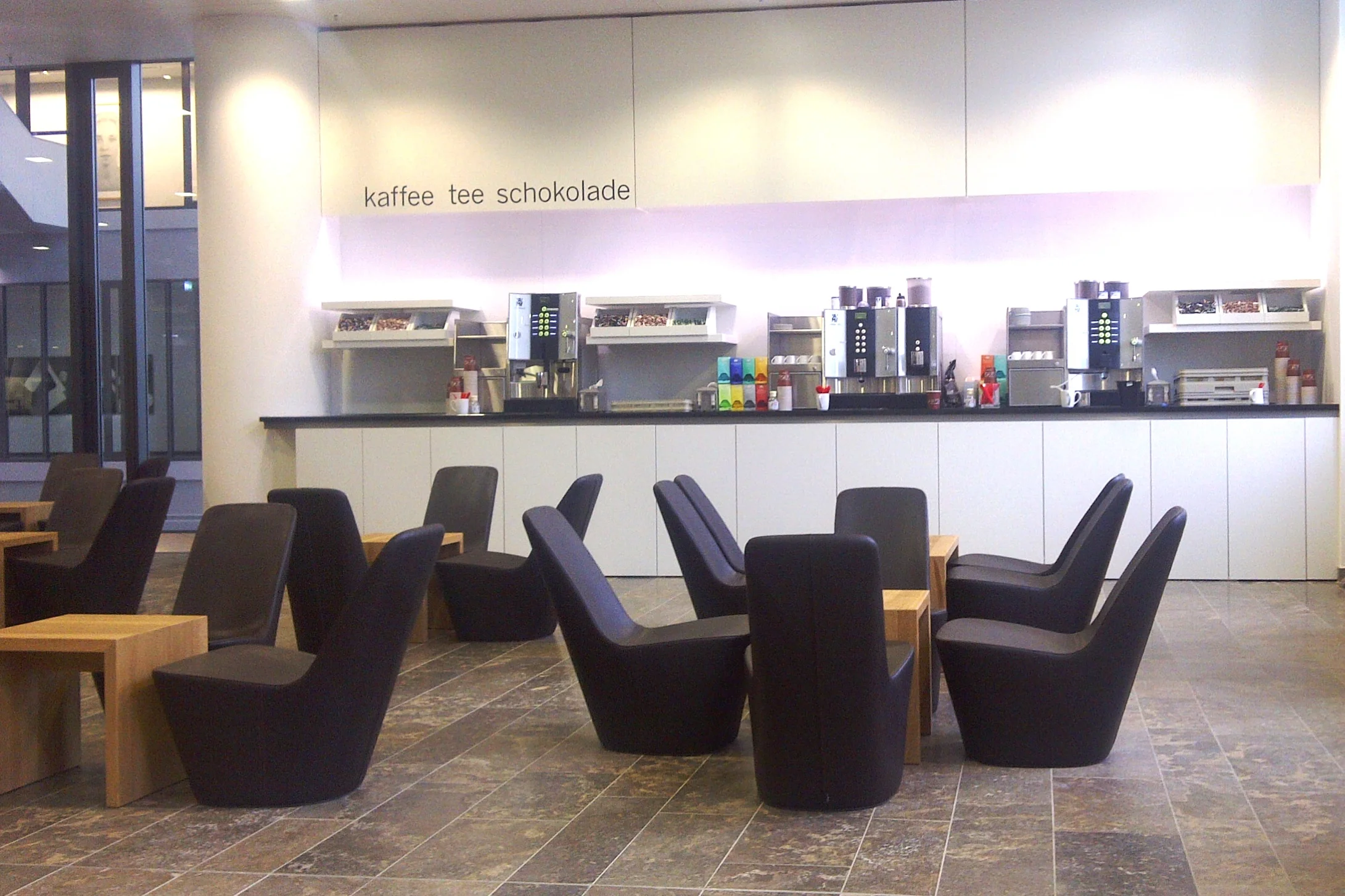 Deutsche Börse - Cafeteria Küchenzeile.jpg