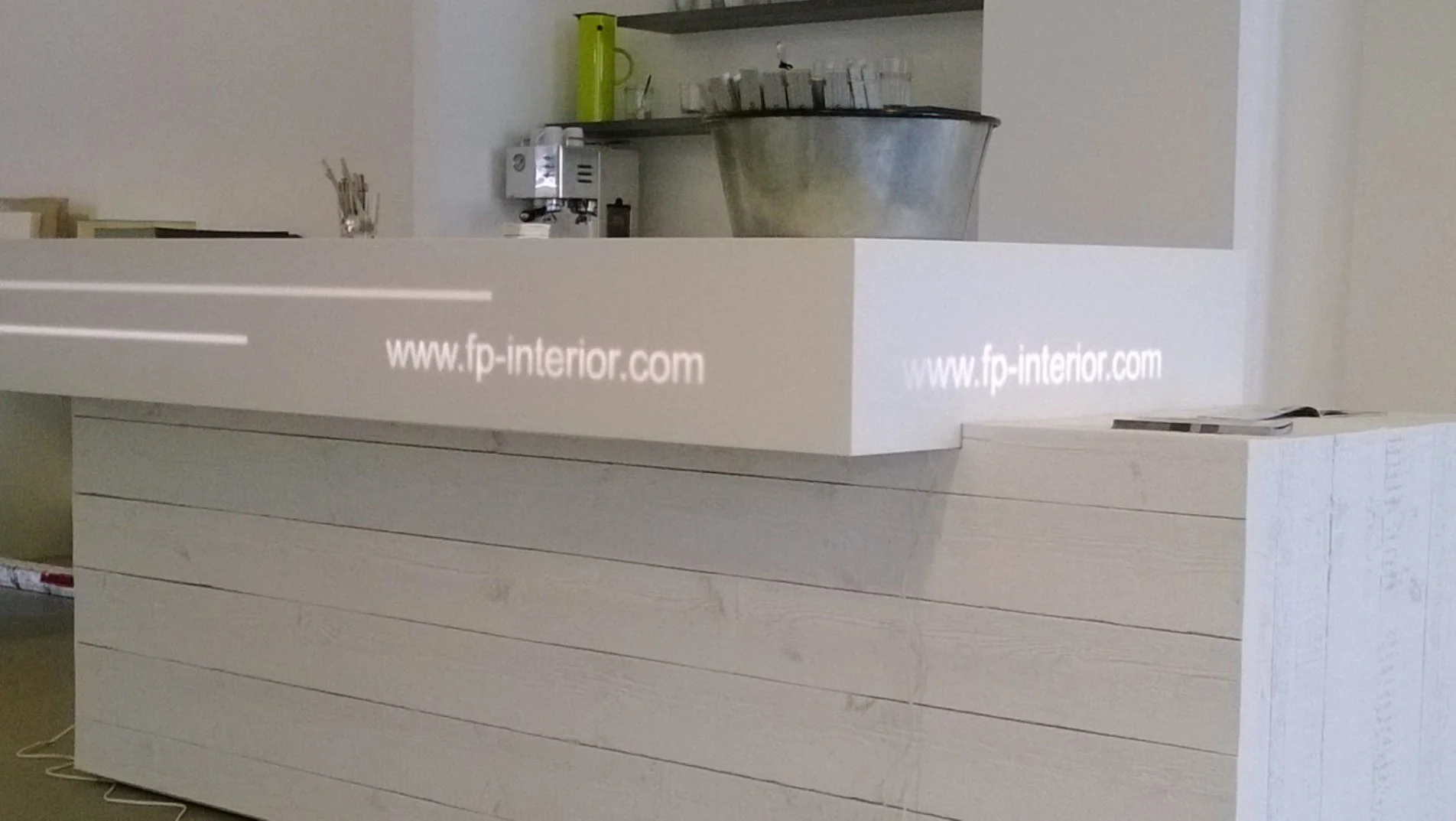 Wir erwarten gerne Ihren Besuch in unserem Atelier in Kronberg. Damit Sie uns zum gewünschten Zeitpunkt antreffen, bitten wir um vorherige Terminvereinbarung.