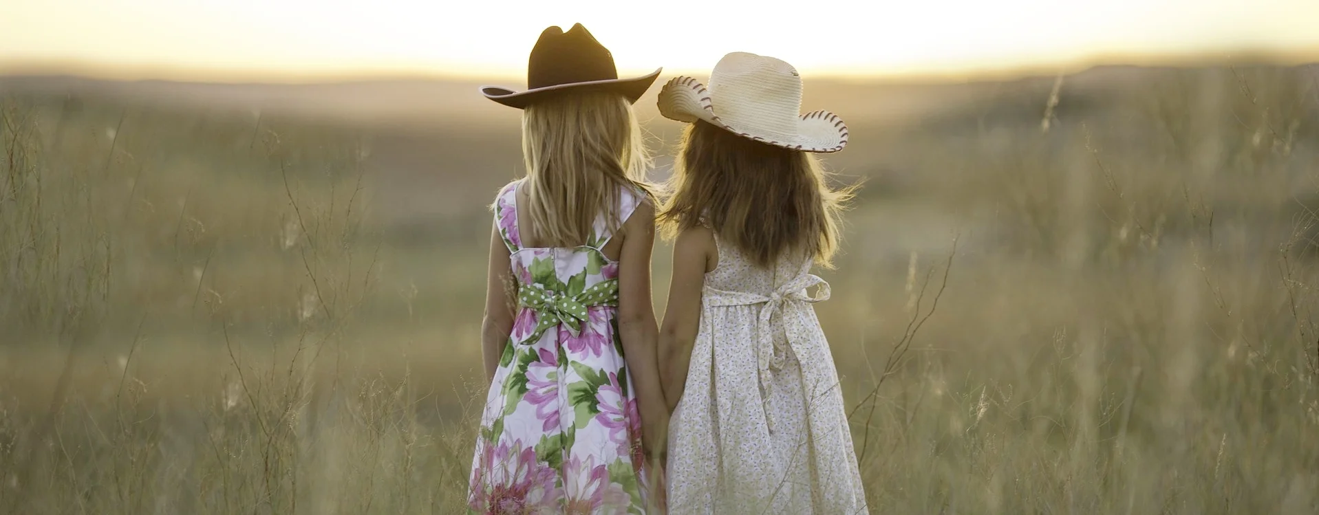 sisters-931151_1920.jpg